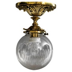 Storica lampada da soffitto in ottone con paralume in vetro tagliato di Vienna del 1890 circa