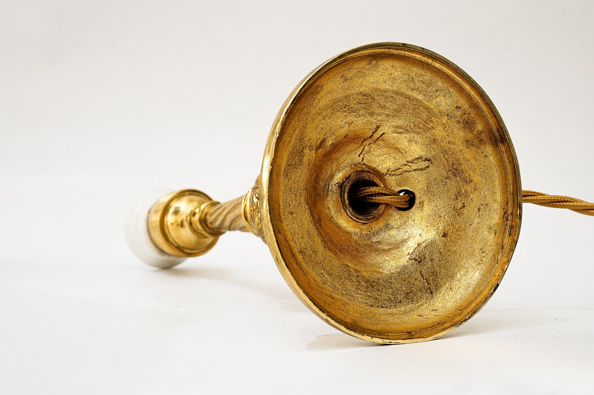 Historistische Messing-Tischlampe mit Stoffschirm, Wien um 1890 im Angebot 12