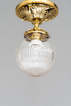 Storica lampada da soffitto con paralume in vetro tagliato di Vienna del 1890 circa