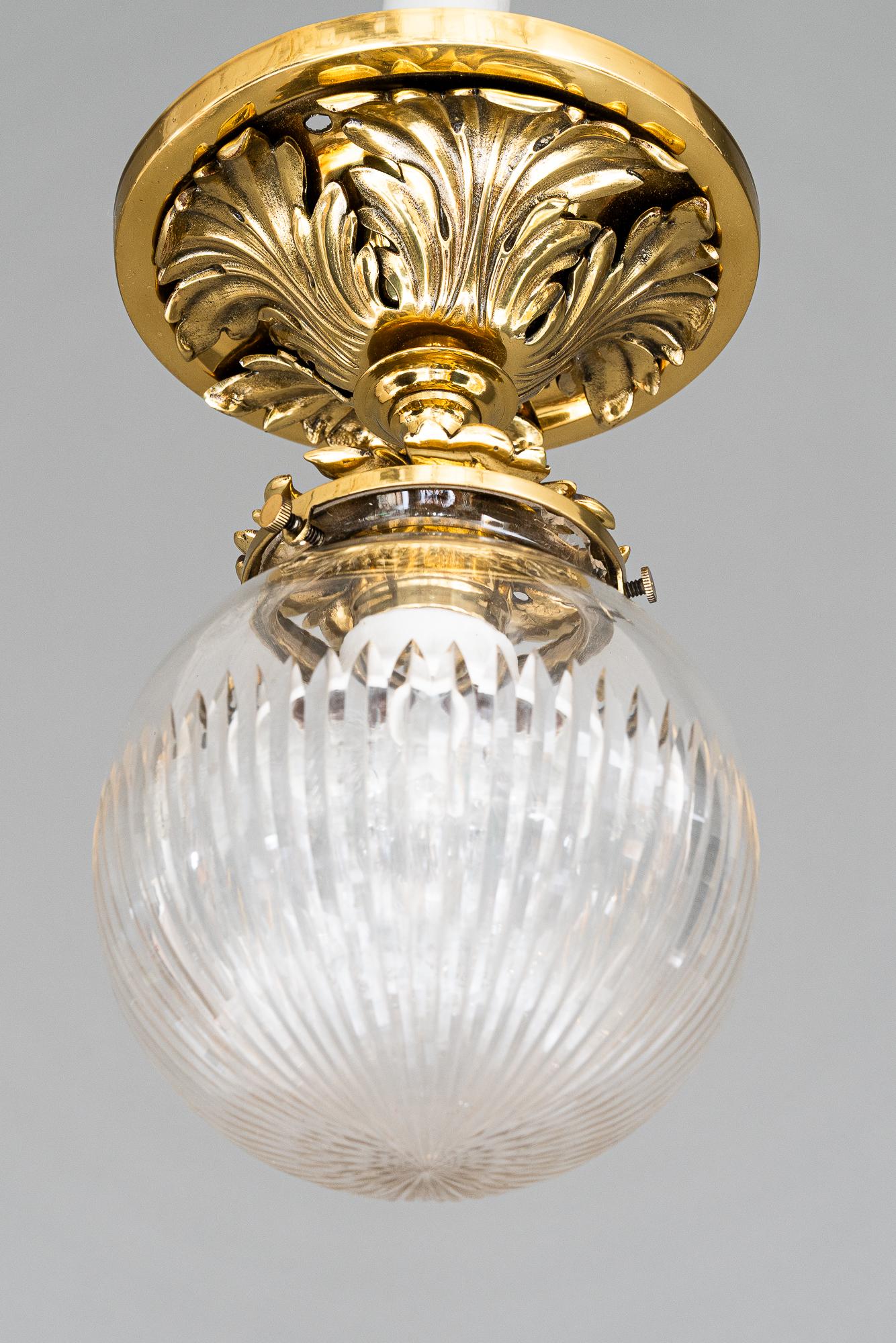 Néoclassique Plafonnier historique avec abat-jour en verre taillé vienne vers 1890 en vente