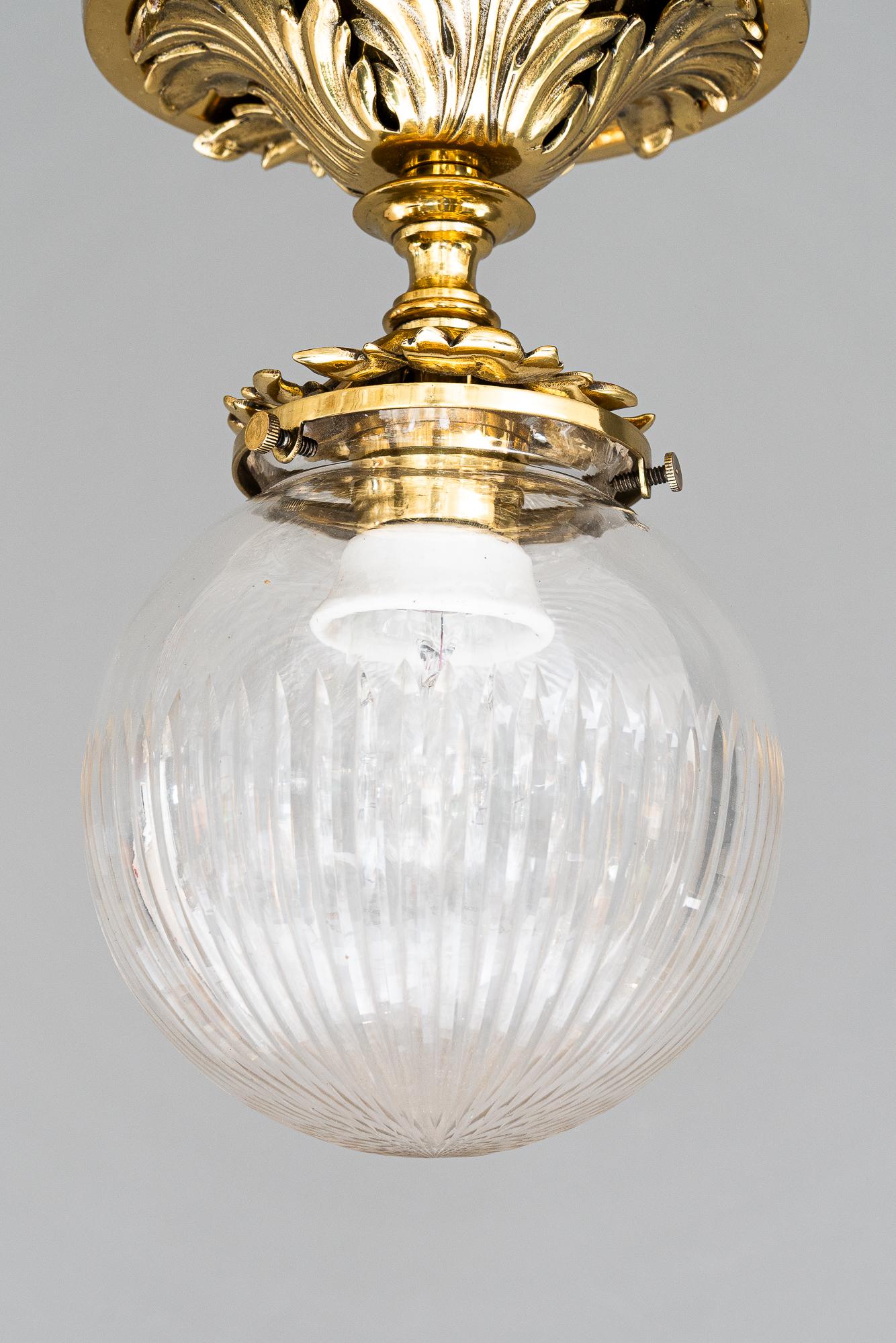 Autrichien Plafonnier historique avec abat-jour en verre taillé vienne vers 1890 en vente