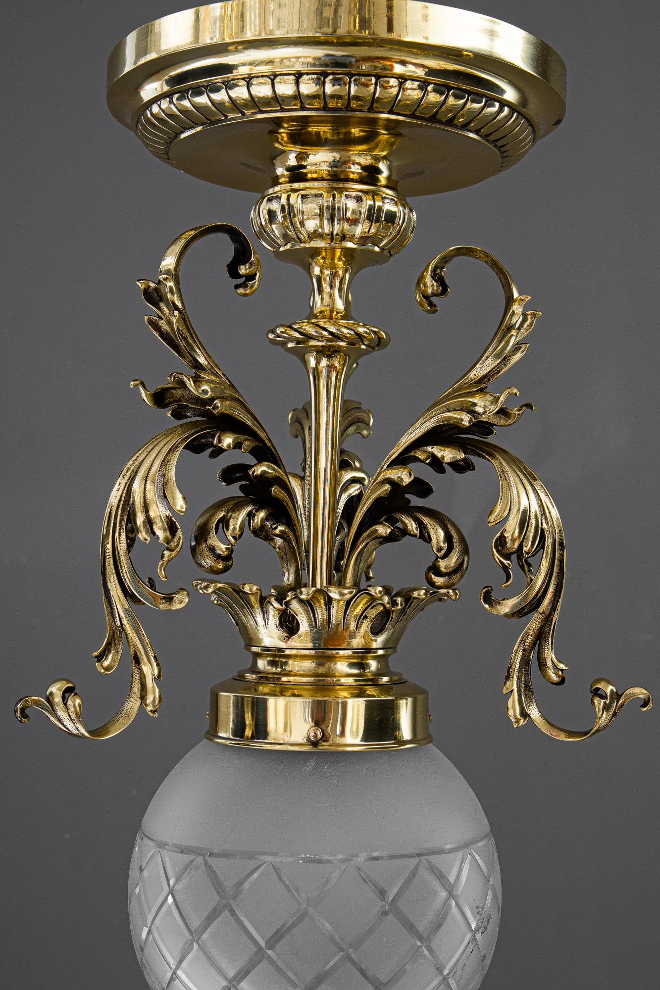 Historistische Deckenleuchte mit original antikem Glasschirm Wien um 1890 (Österreichisch) im Angebot