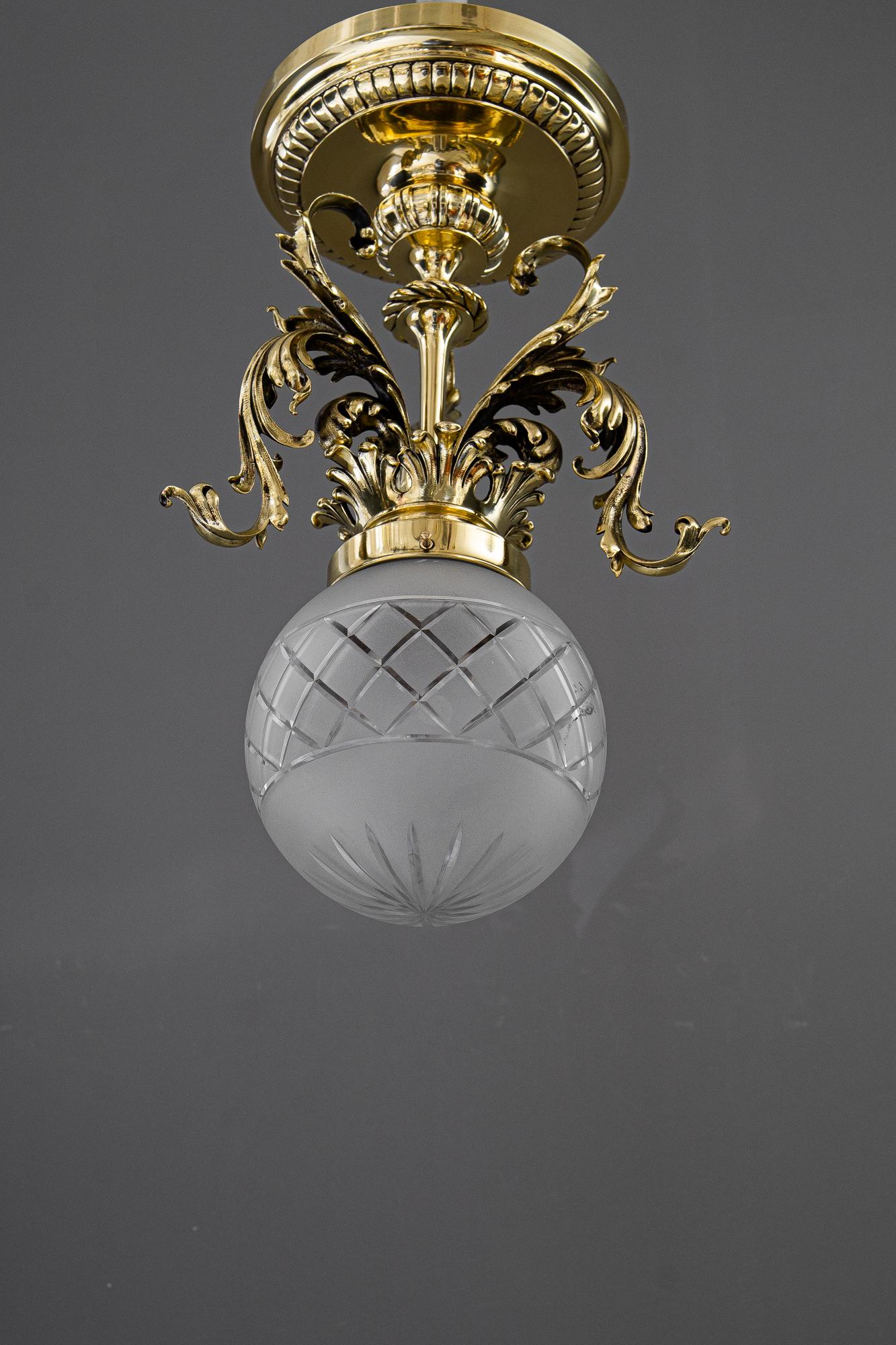 Historistische Deckenleuchte mit original antikem Glasschirm Wien um 1890 (Spätes 19. Jahrhundert) im Angebot
