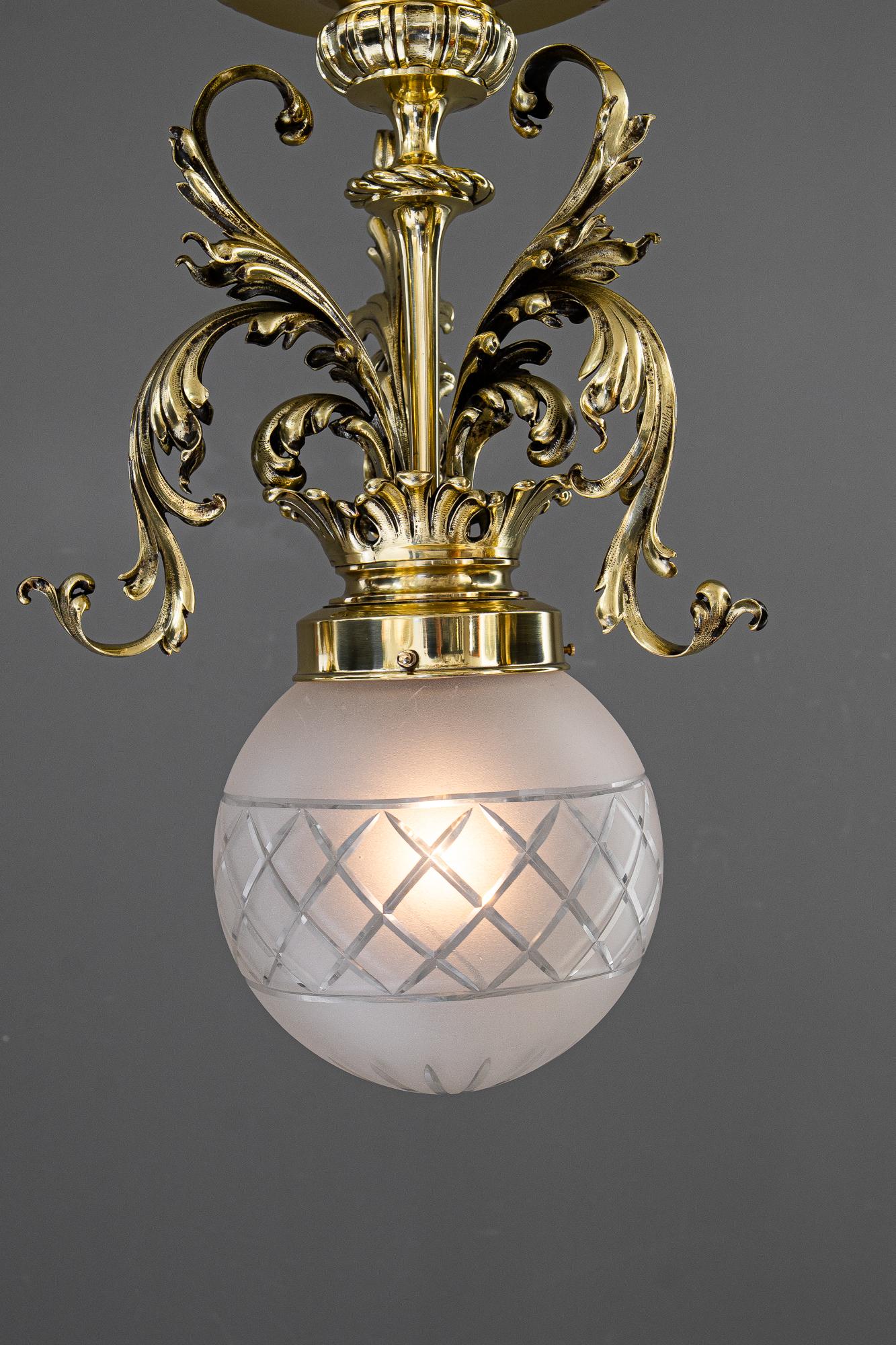Historistische Deckenleuchte mit original antikem Glasschirm Wien um 1890 im Angebot 2