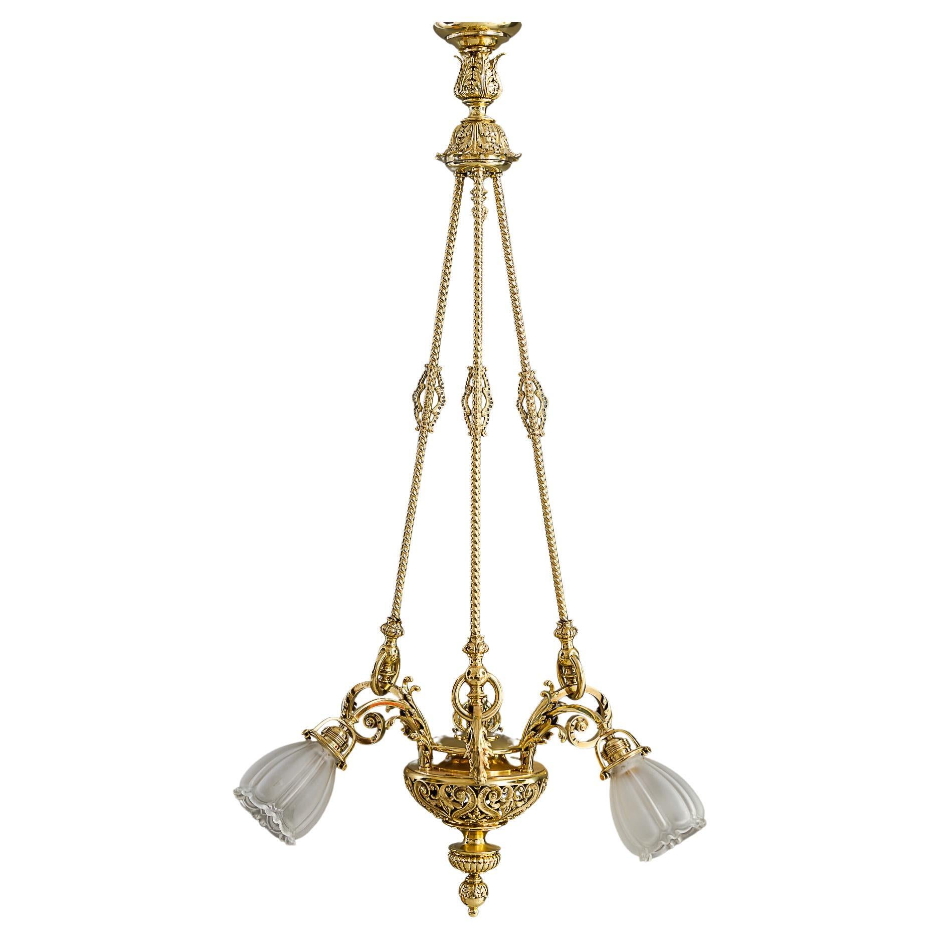 Historischer Kronleuchter Vienna aus der Zeit um 1890 mit originalen antiken Glasschirmen