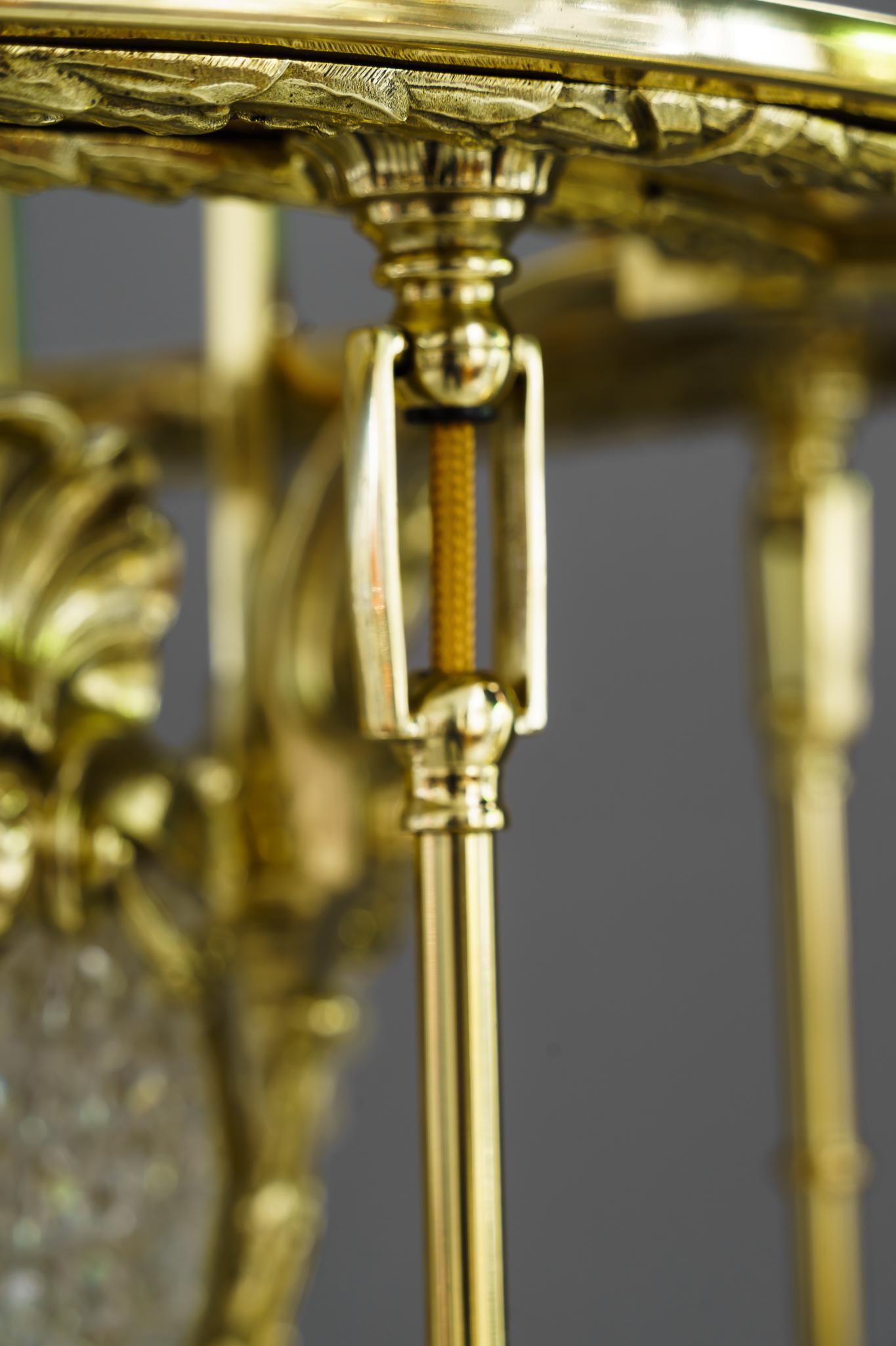 Historischer Kronleuchter mit originalen geschliffenen Glasschirmen Vienna aus den 1890er Jahren im Angebot 9