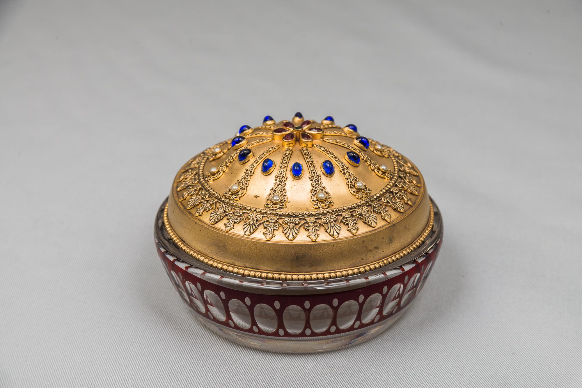 Néoclassique Sucrier historique avec couvercle doré et verre taillé, vers 1890 en vente