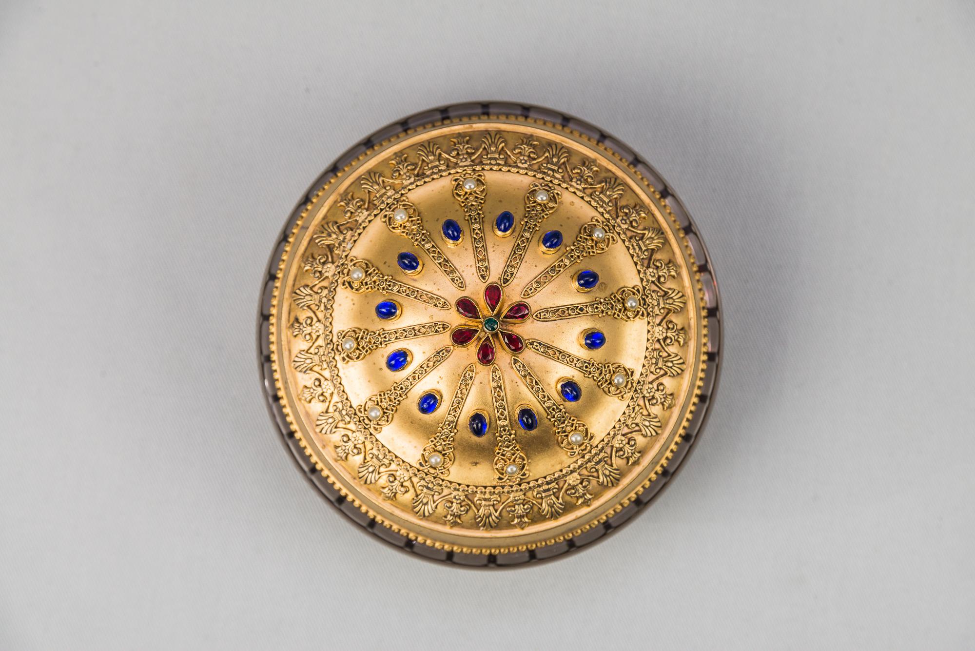 Fin du XIXe siècle Sucrier historique avec couvercle doré et verre taillé, vers 1890 en vente