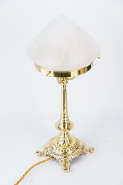 Historistische Tischlampe mit original antikem Glasschirm aus Wien um 1890