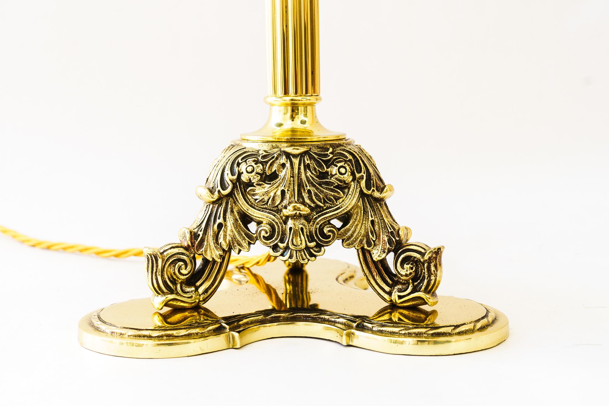 Historistic Table lamp with original antique glass shade vienna around 1890s In Good Condition For Sale In Wien, AT