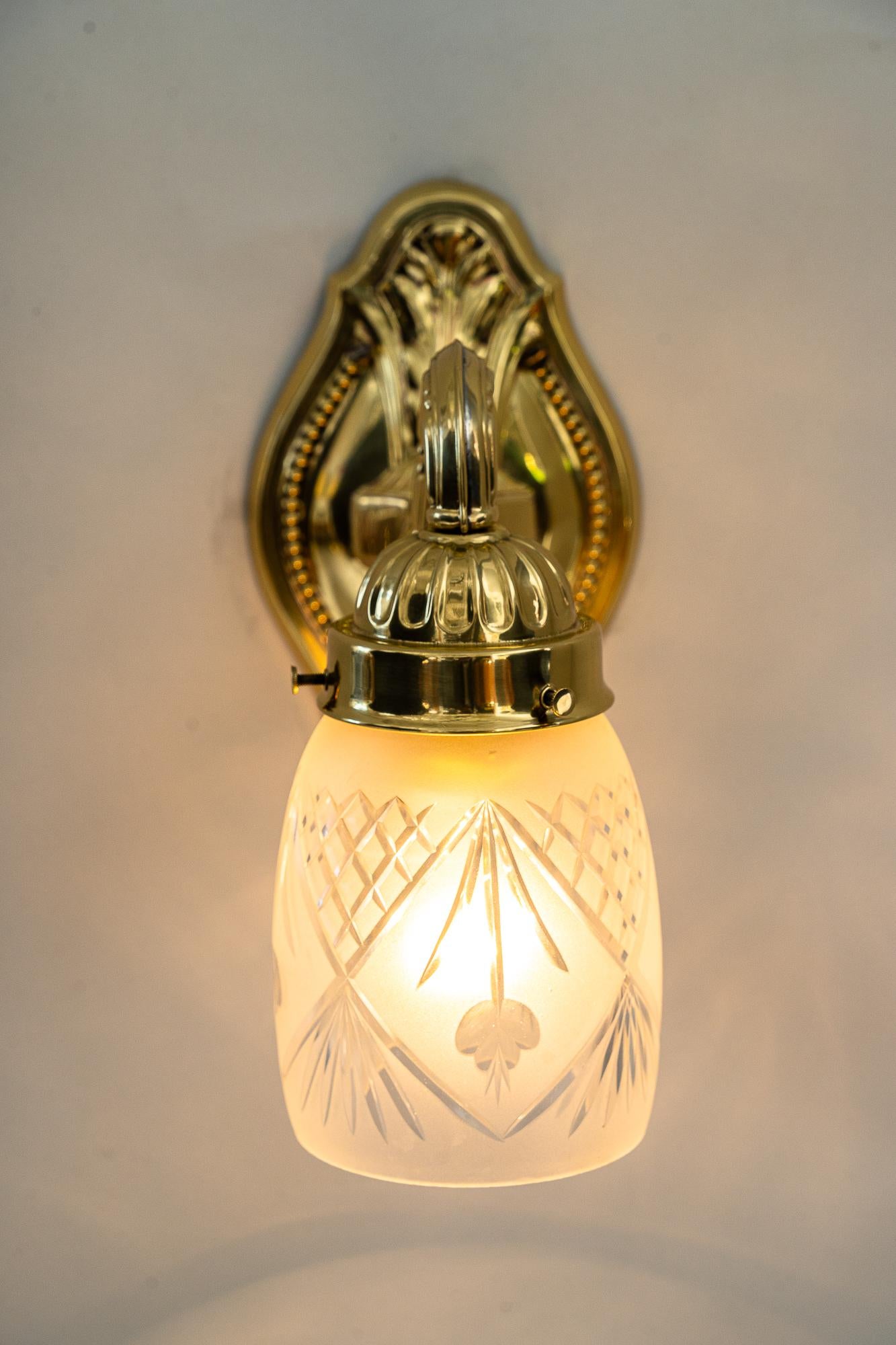 Historische Wandlampe aus den 1890er Jahren mit Original-Glasschirm im Angebot 3