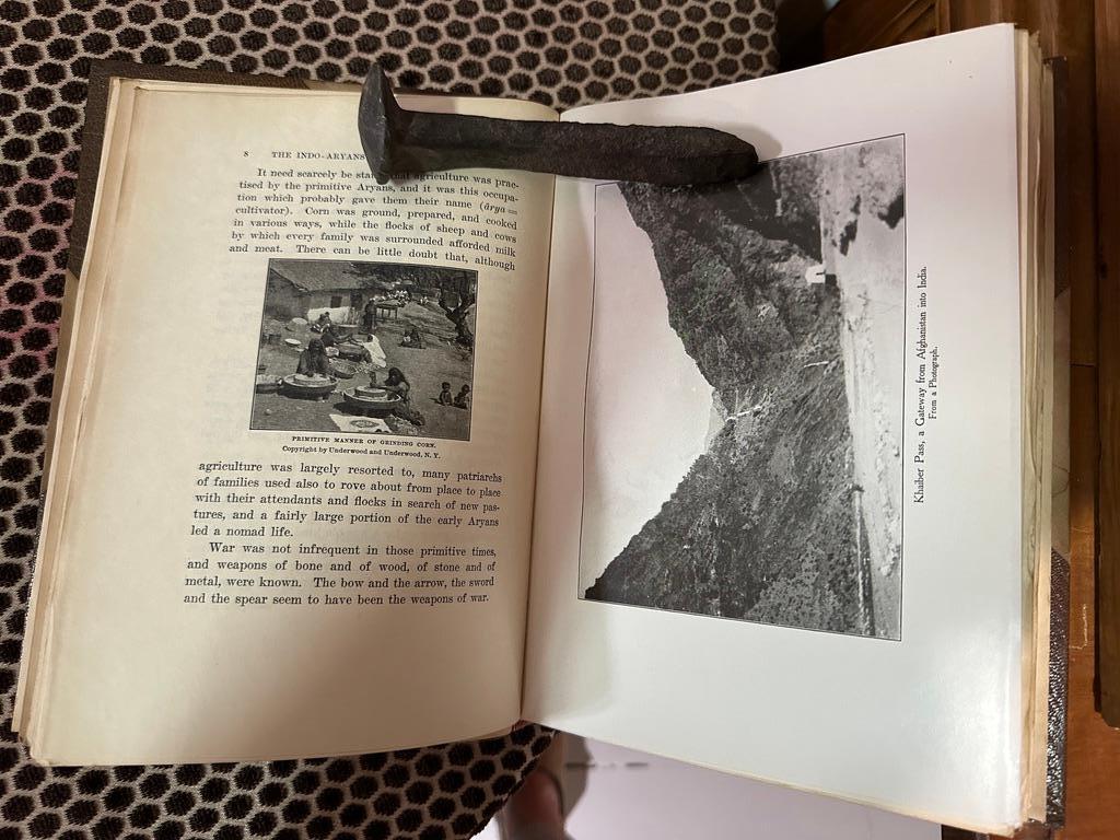 Histoire de l'Inde, édité par A.V.Williams Jackson (9volumes reliées en cuir) en vente 7