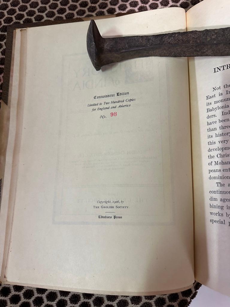 Histoire de l'Inde, édité par A.V.Williams Jackson (9volumes reliées en cuir) en vente 1