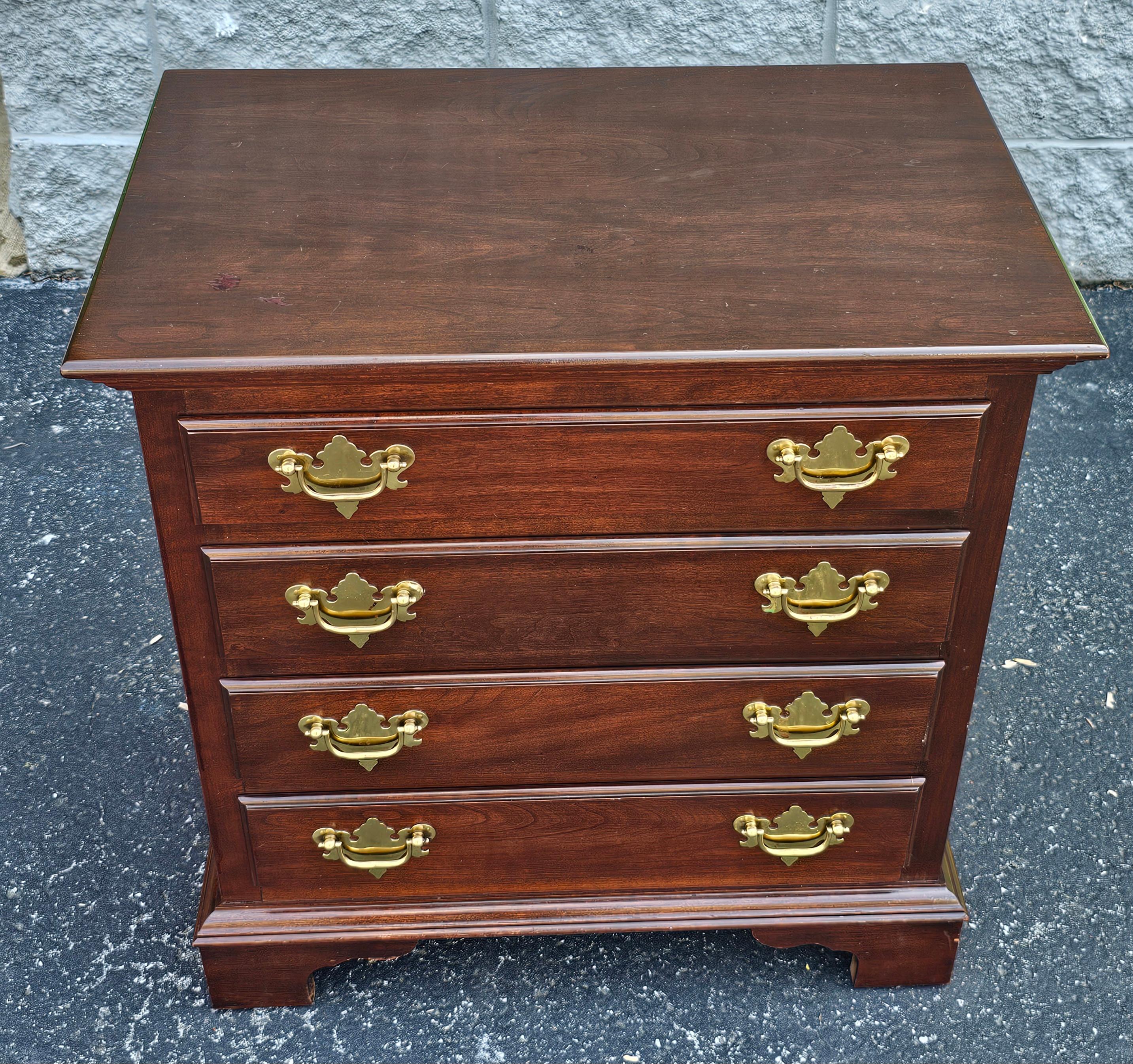 American Hitchcock Chippendale Mahogany Four-Drawer Small Chest of Drawers  For Sale