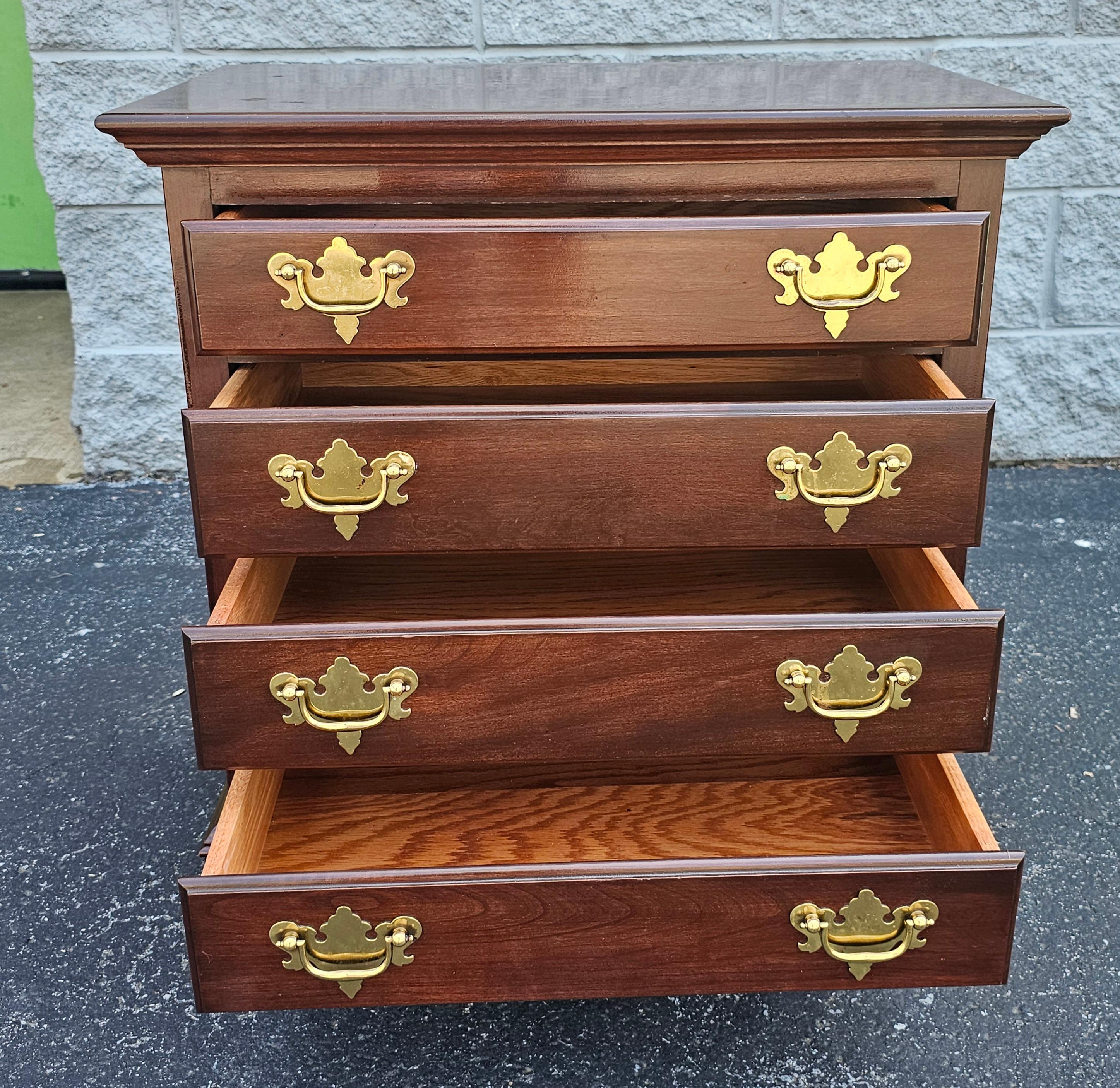 Hitchcock Chippendale Mahogany Four-Drawer Small Chest of Drawers  In Good Condition For Sale In Germantown, MD