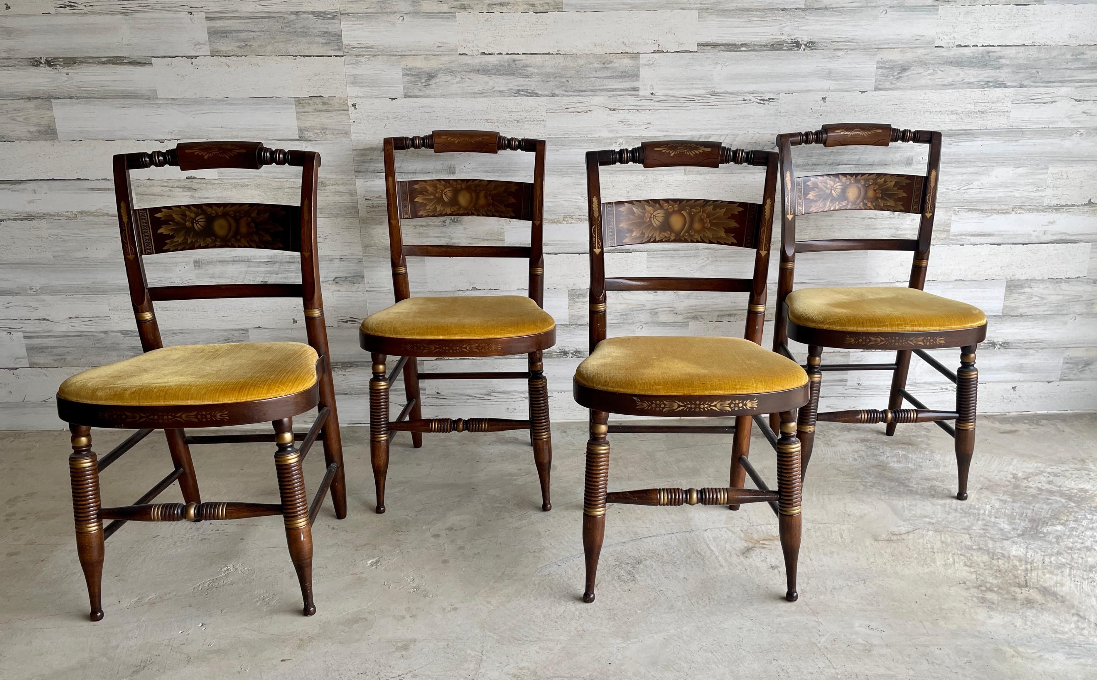 Juego de 4 sillas de comedor Hitchcock en venta 6