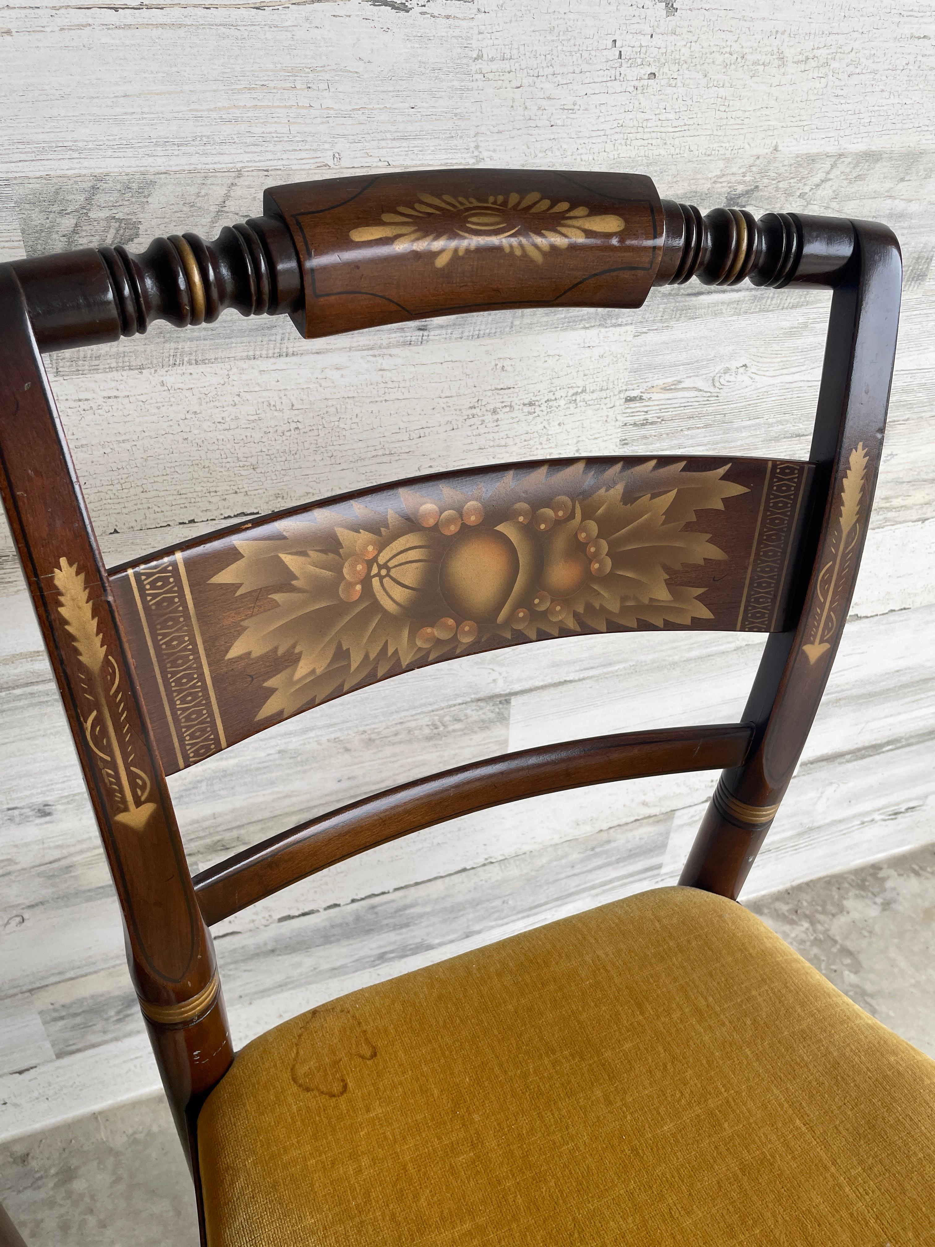 Juego de 4 sillas de comedor Hitchcock clásico estadounidense en venta