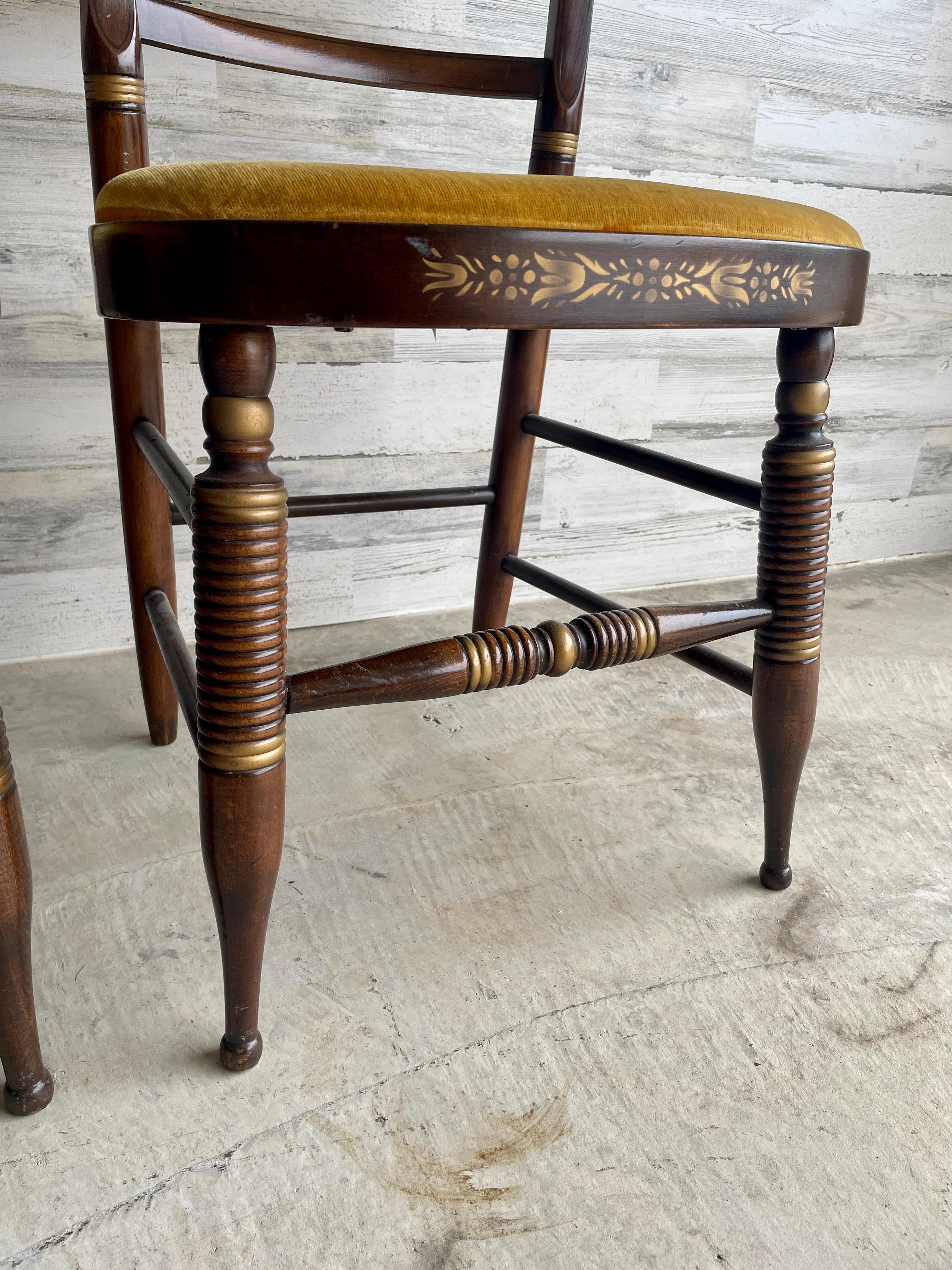 Juego de 4 sillas de comedor Hitchcock en Bueno estado para la venta en Denton, TX