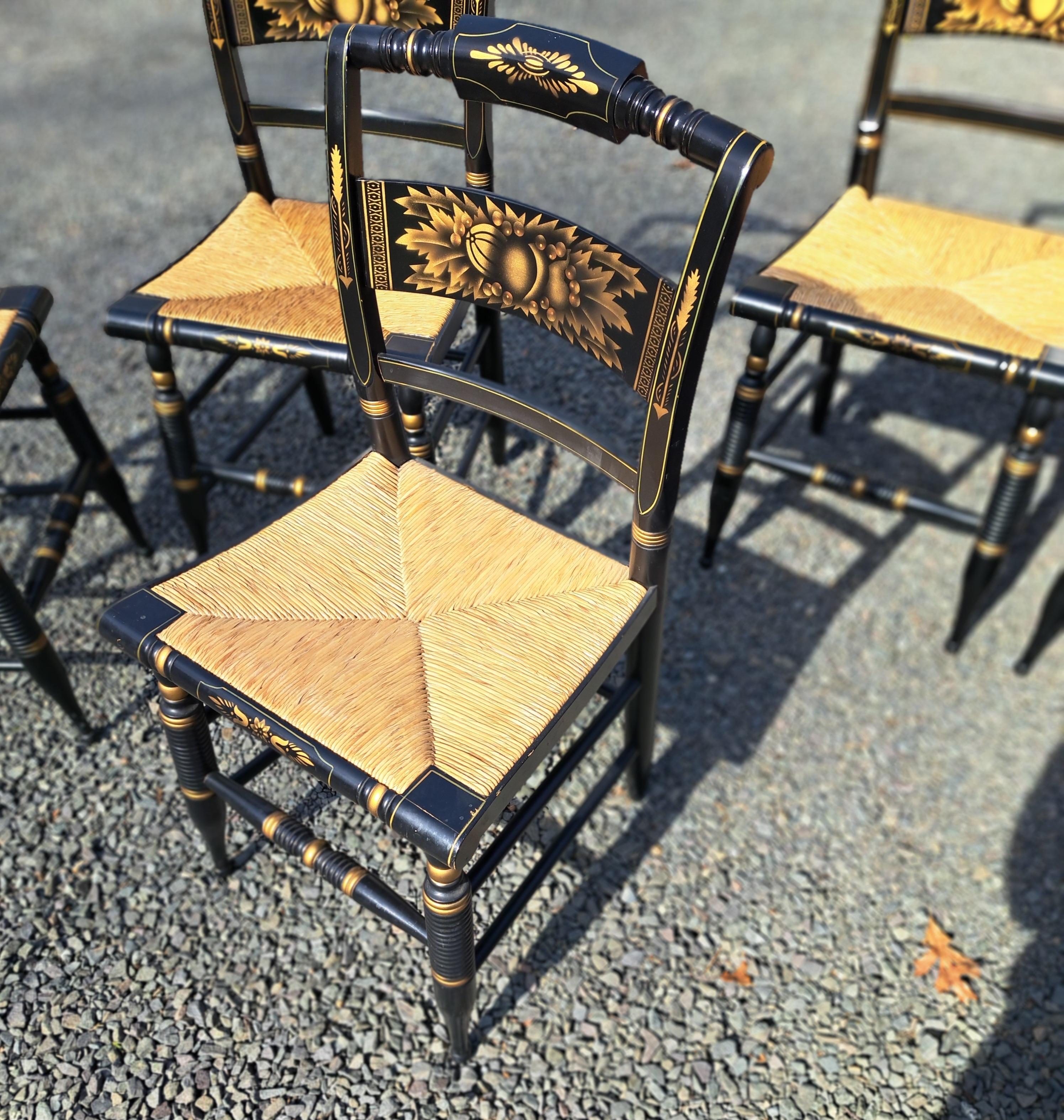 Hitchcock pillow back harvest pattern Chaises de salle à manger Lot de 12.  La hauteur du dossier est de 34