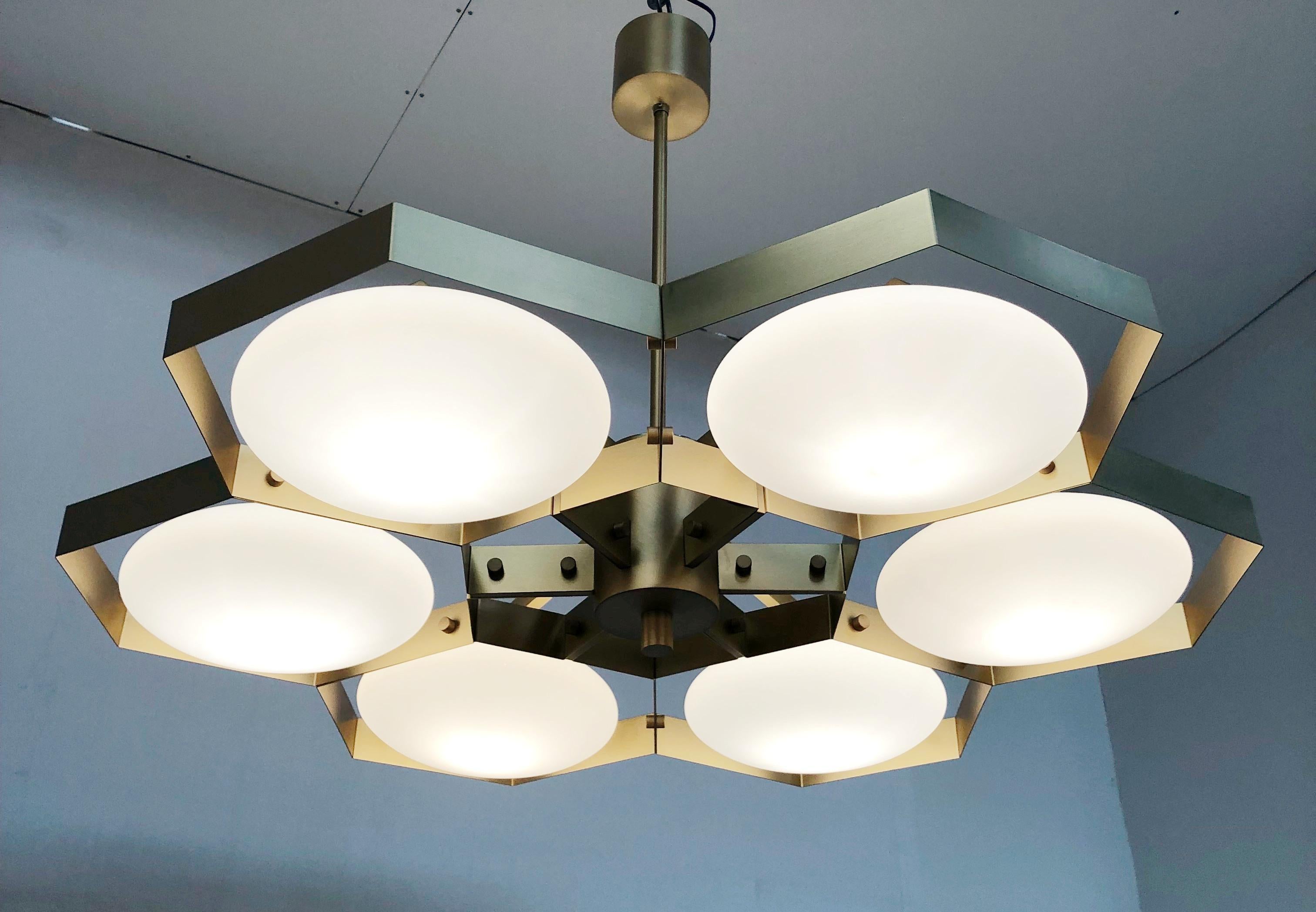 Hive Chandelier by Fabio Ltd Neuf - En vente à Los Angeles, CA