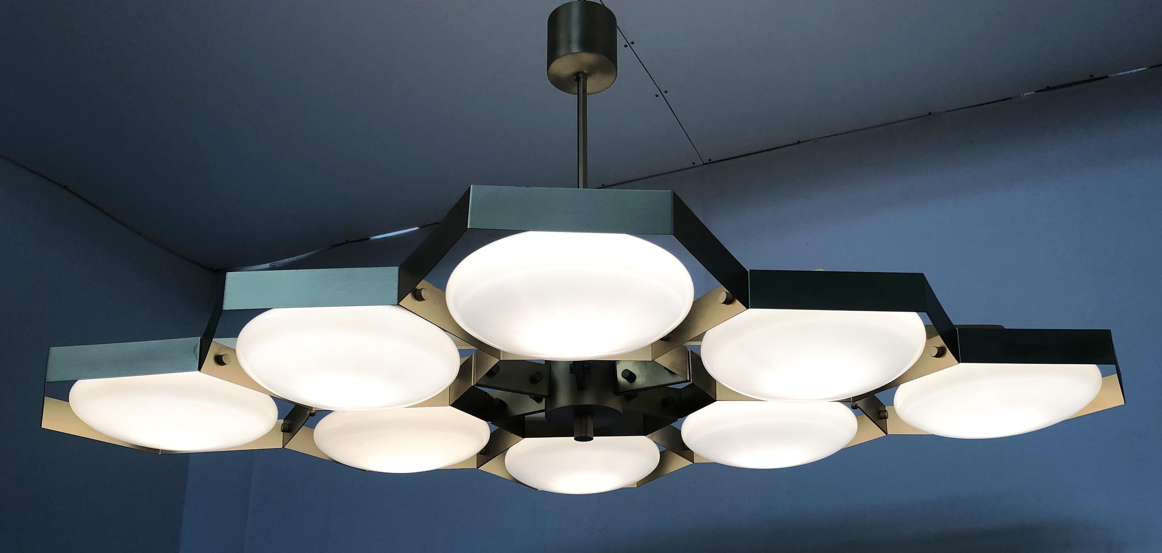 XXI secolo e contemporaneo Lampadario Hive di Fabio Ltd in vendita