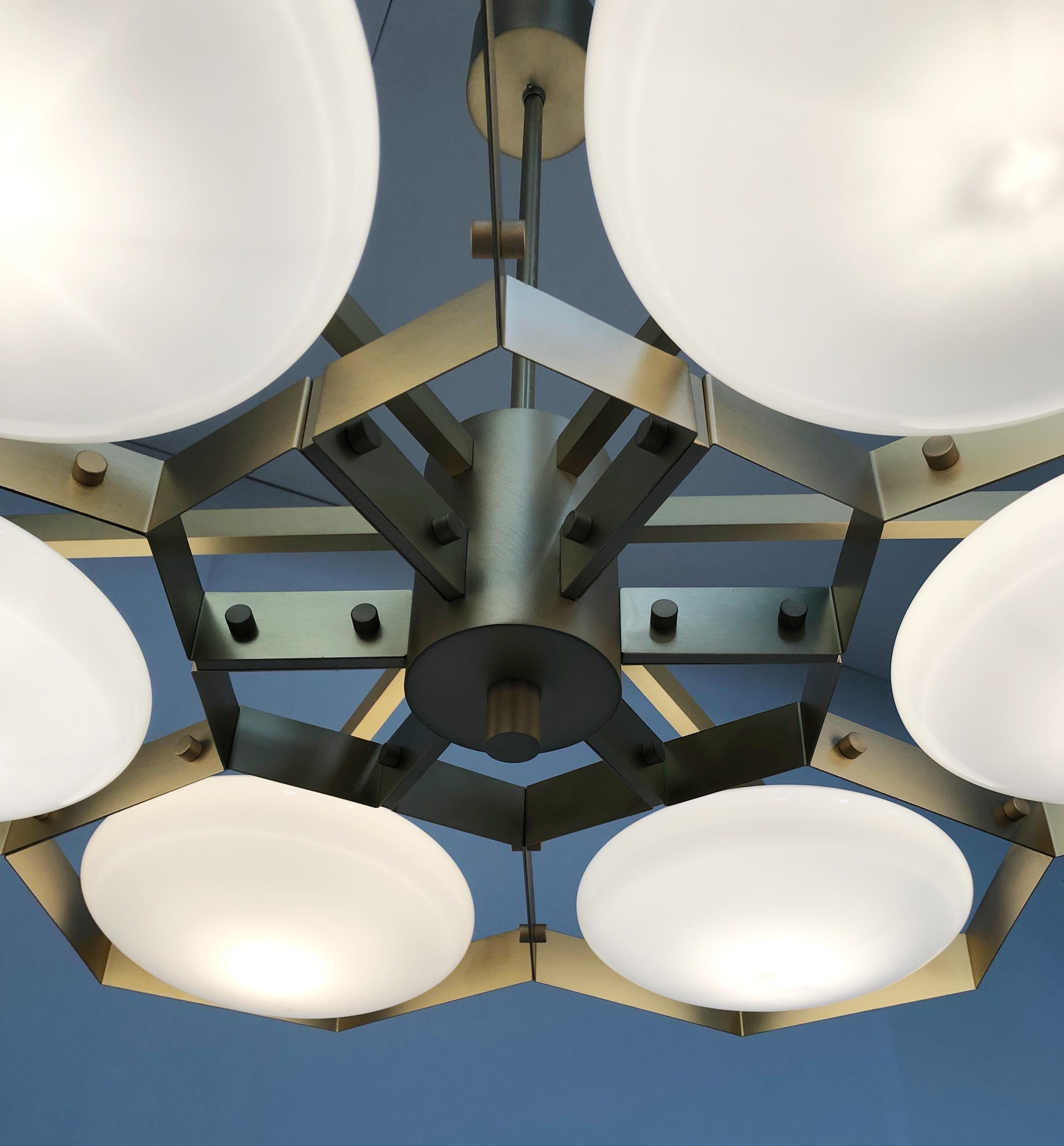Ottone Lampadario Hive di Fabio Ltd in vendita