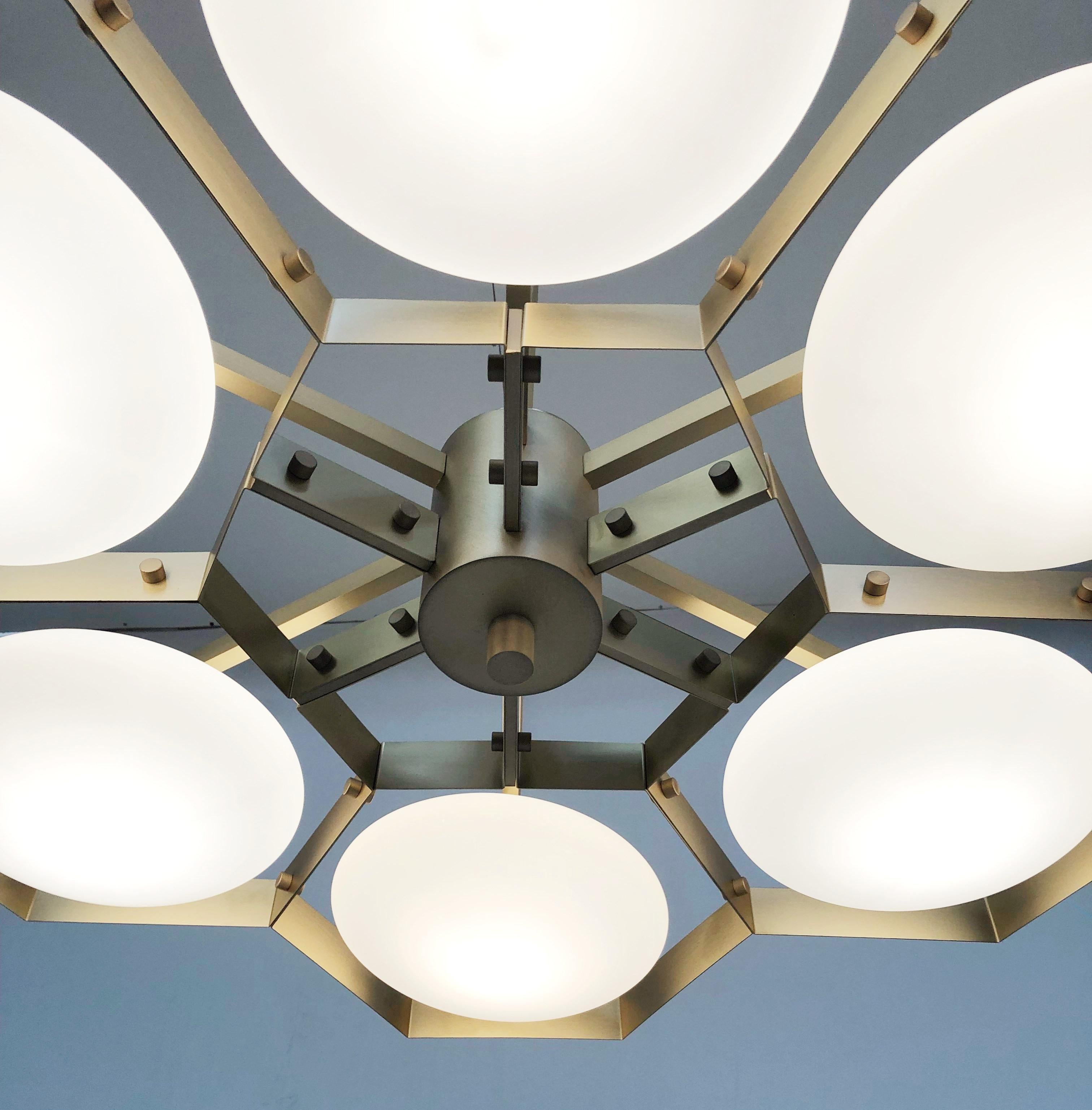 Verre brun Hive Chandelier by Fabio Ltd en vente