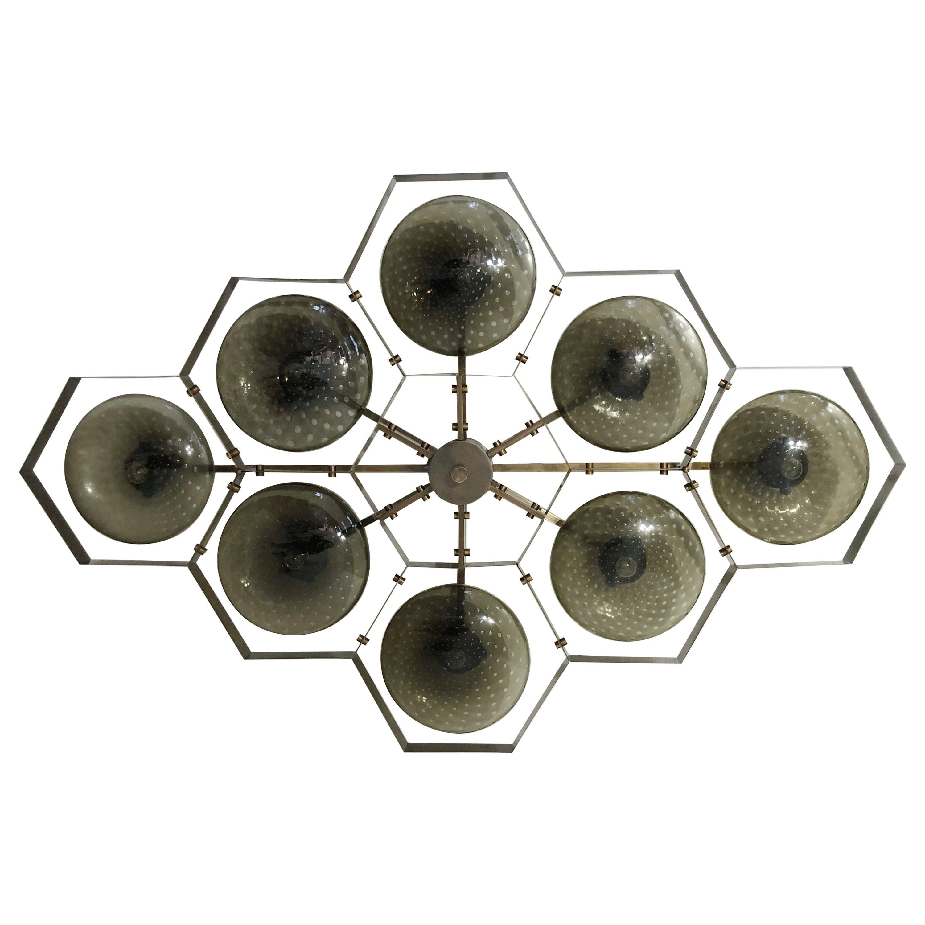 Encastré italien avec abat-jour en verre de Murano monté sur une monture en laiton massif / Fabriqué en Italie
Conçu par Fabio Ltd, inspiré par les styles Angelo Lelli et Arredoluce.
8 lampes / E12 ou E14 / max 40W chacune
Mesures : Longueur 65