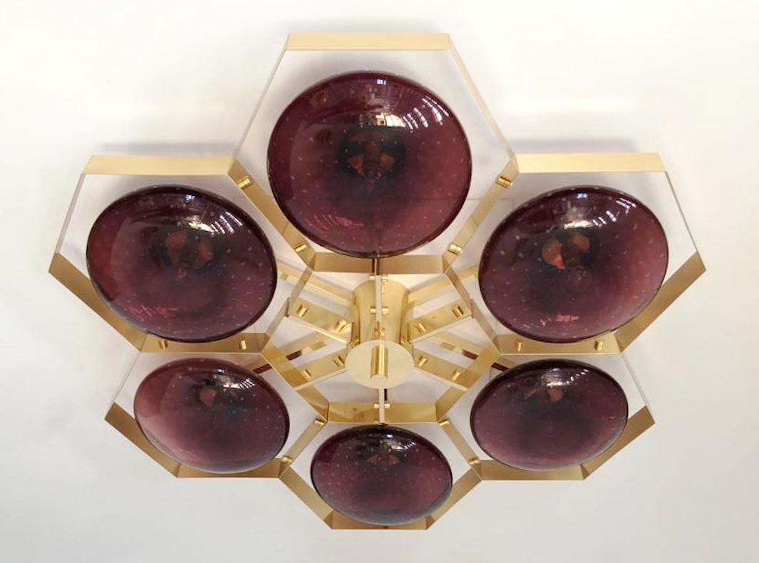 Encastré italien avec abat-jour en verre de Murano monté sur une monture en laiton massif / Fabriqué en Italie
Conçu par Fabio Ltd, inspiré par les styles Angelo Lelli et Arredoluce.
6 lampes / E12 ou E14 / max 40W chacune
Mesures : Diamètre 43