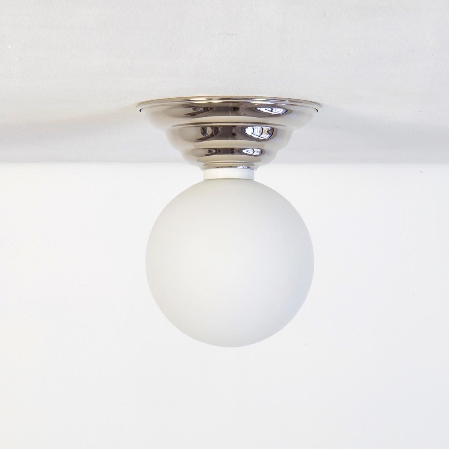 Hive Flush Mount by Research.Lighting, Nickel, 5in Glass Globe, Made to Order Neuf - En vente à Brooklyn, NY