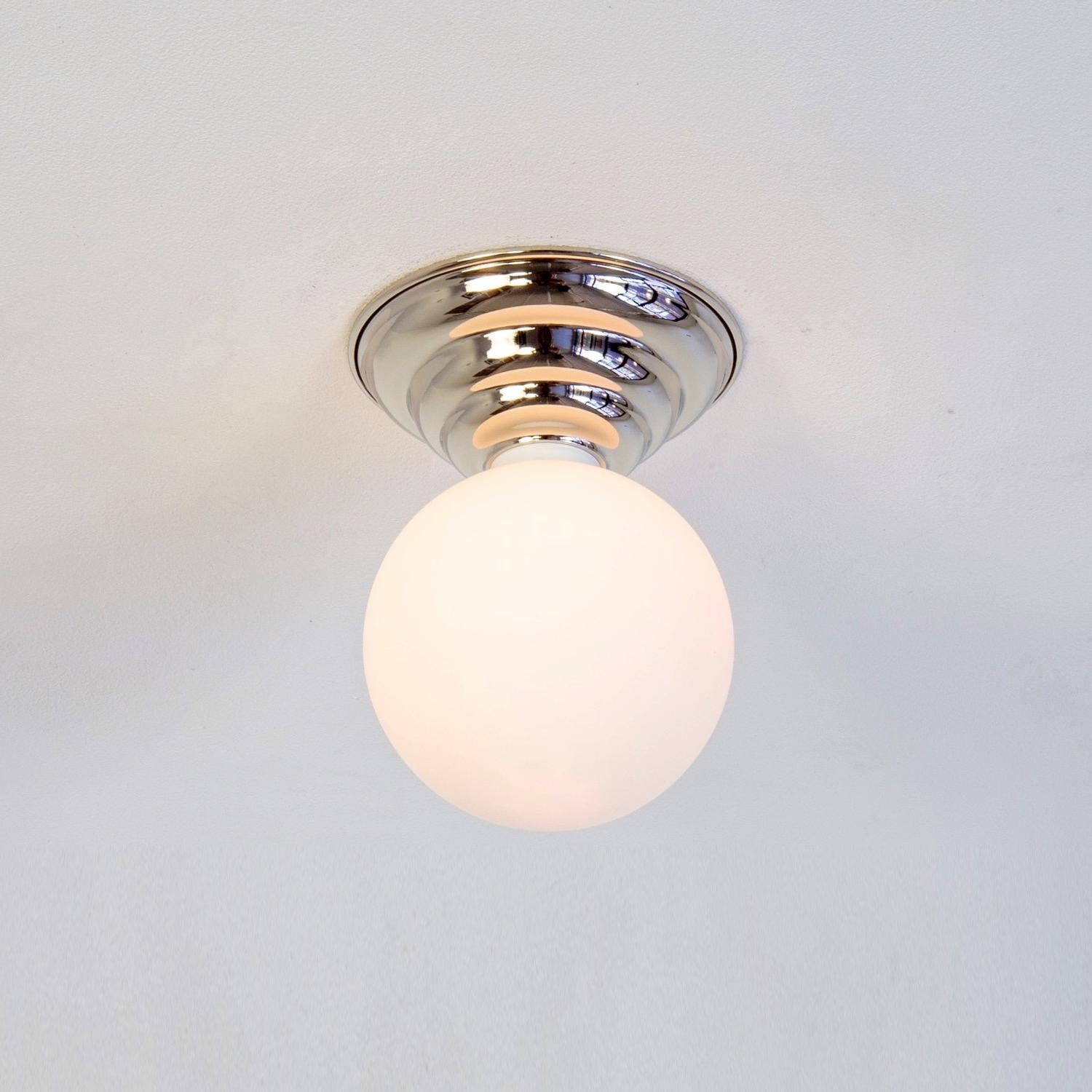XXIe siècle et contemporain Hive Flush Mount by Research.Lighting, Nickel, 5in Glass Globe, Made to Order en vente
