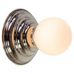 Hive Sconce by Research.Lighting, Níquel pulido, Globo de cristal de 3in, En stock