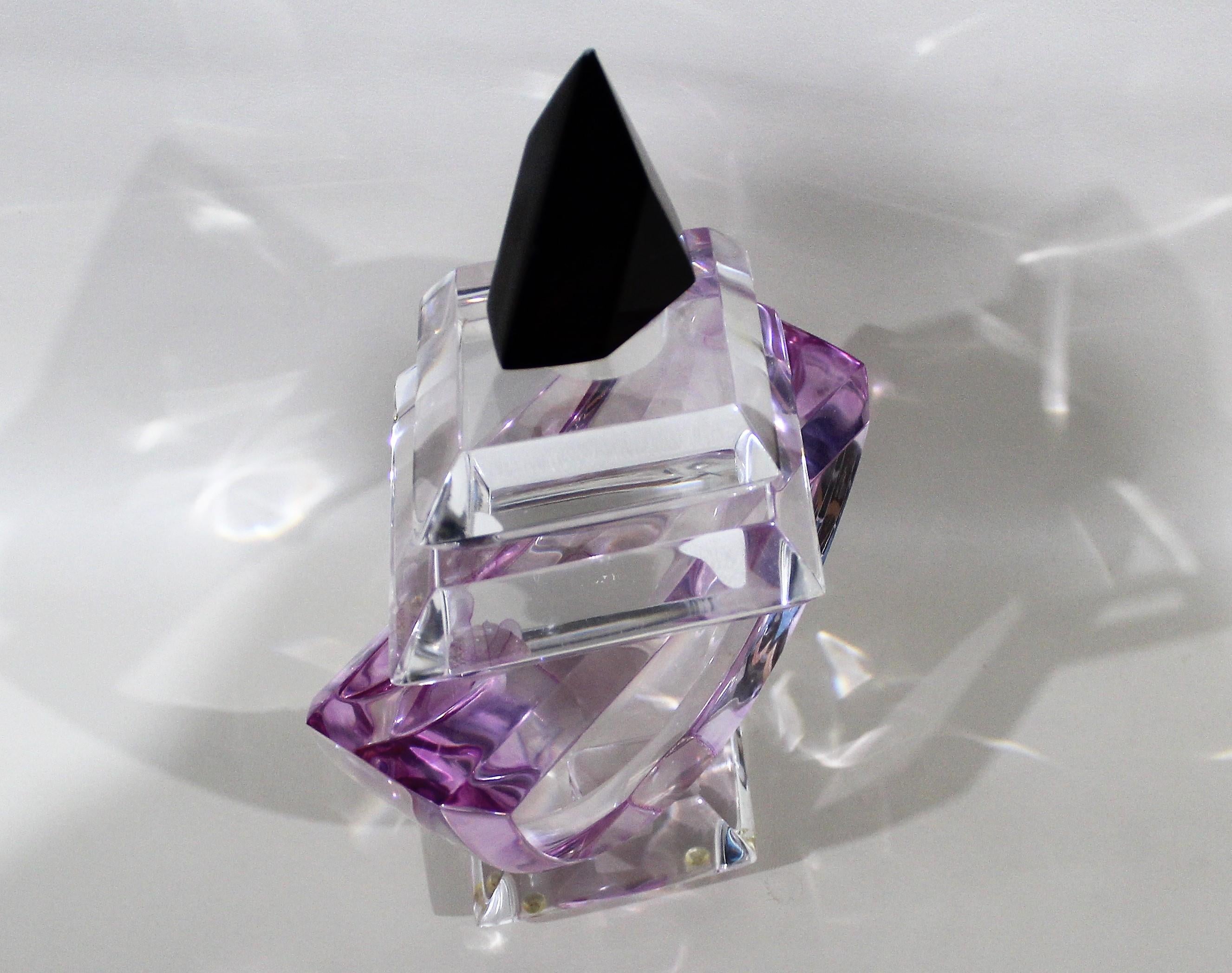 Lucite Sculpture de flacon de parfum en lucite sarcelle Hivo Van en vente