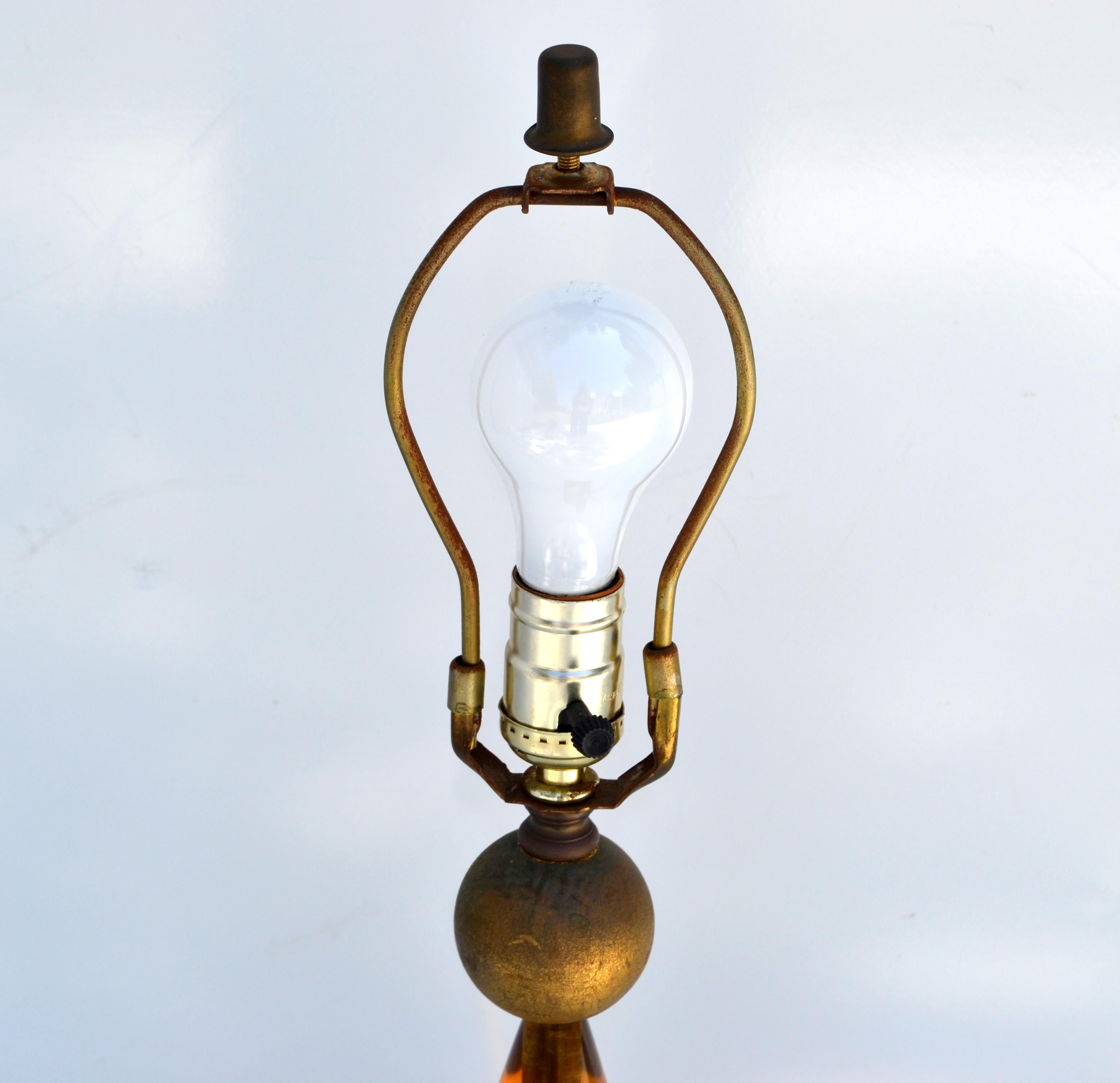 Lampada da tavolo Hivo Van Teal Ambra Oro Lucite & Wood Paralume originale Midcentury 1979 in vendita 2