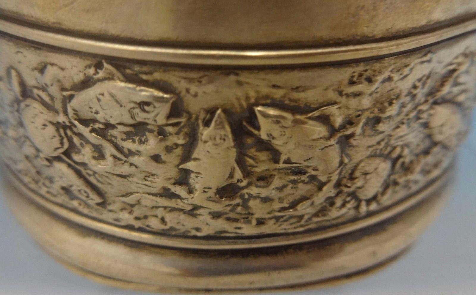 Hizen von Gorham: Kindertasse mit Schildkröten und Fischen am Rand, aus Sterlingsilber (20. Jahrhundert)