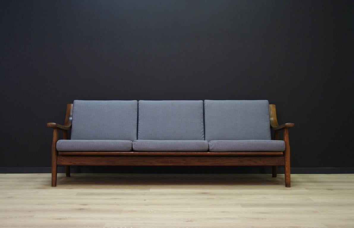 Superb sofa designed by Hans Wegner for Getam model - GE 530. Upholstery after replacement (gray color). Sofa veneered with oak. Preserved in good condition (minor scratches on wooden structure) - directly for use.

Dimensions: Height 69.5 cm,