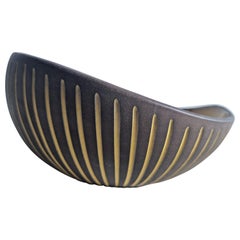 Hjordis Oldfors für Upsala Ekeby, 1954 „Kokos“, Serie „Kokos“, Nussbaumholz, modernistische Schale