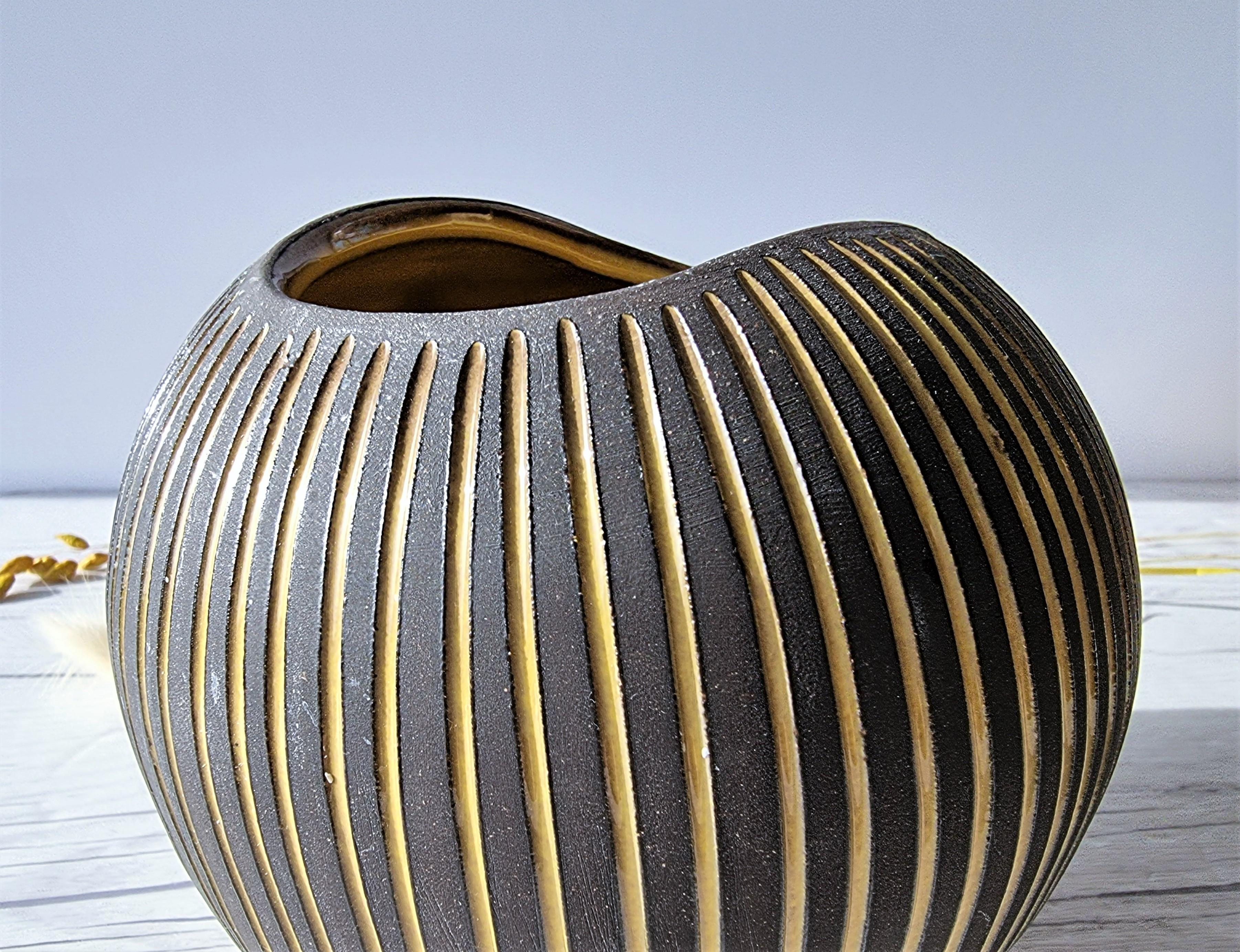 Suédois Vase moderniste Hjordis Oldfors pour Upsala Ekeby, 1954 'Kokos' 'Coconut' Series en vente