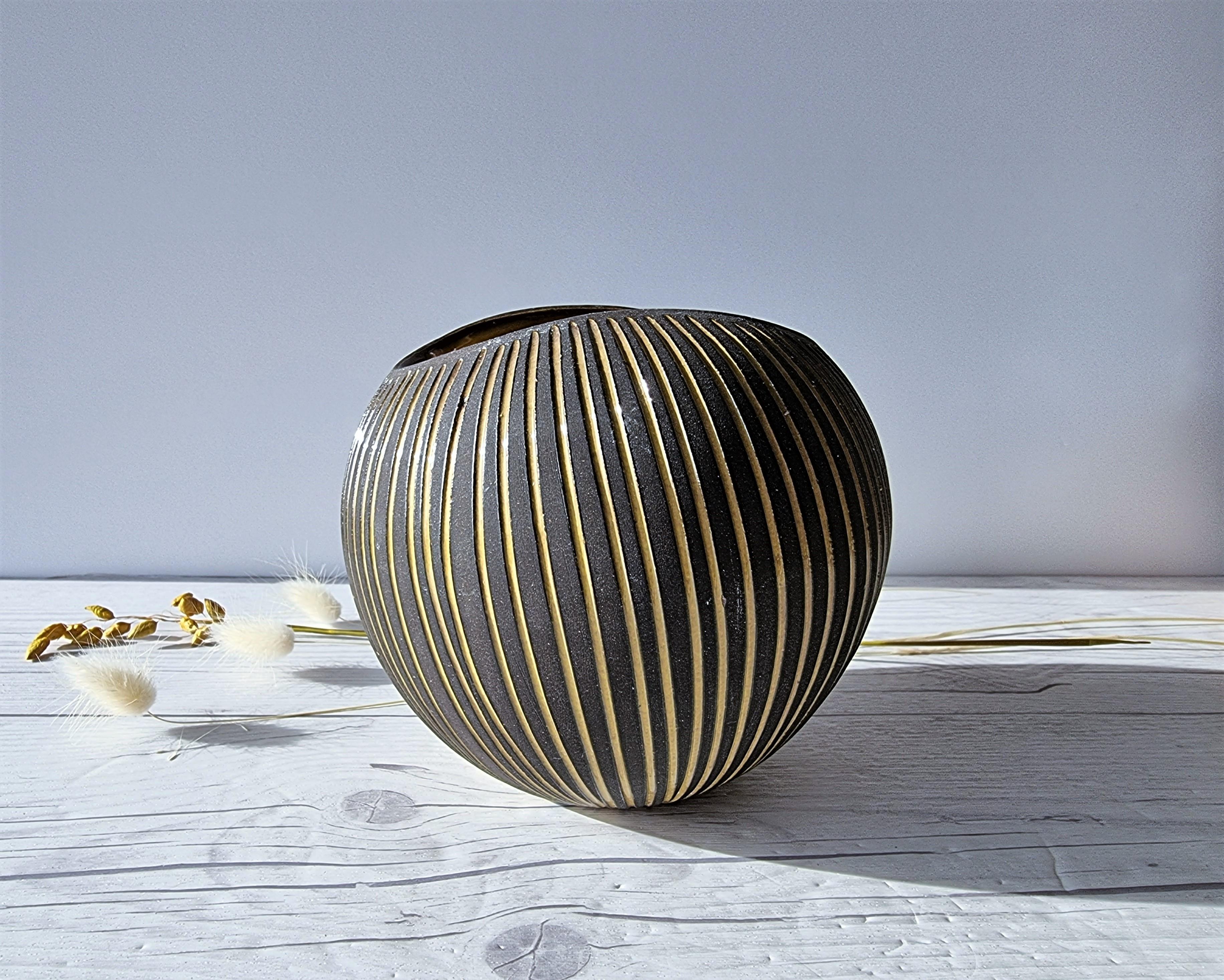 20ième siècle Vase moderniste Hjordis Oldfors pour Upsala Ekeby, 1954 'Kokos' 'Coconut' Series en vente
