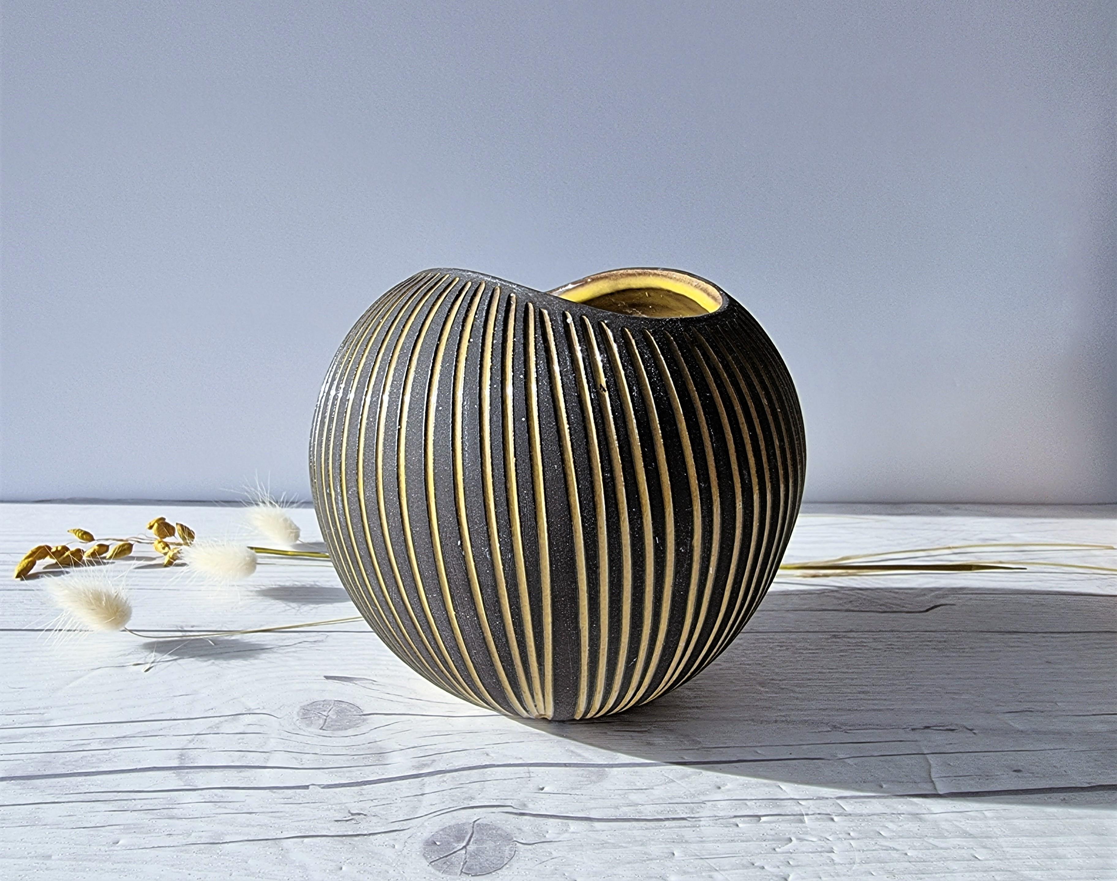 Vase moderniste Hjordis Oldfors pour Upsala Ekeby, 1954 'Kokos' 'Coconut' Series en vente 1