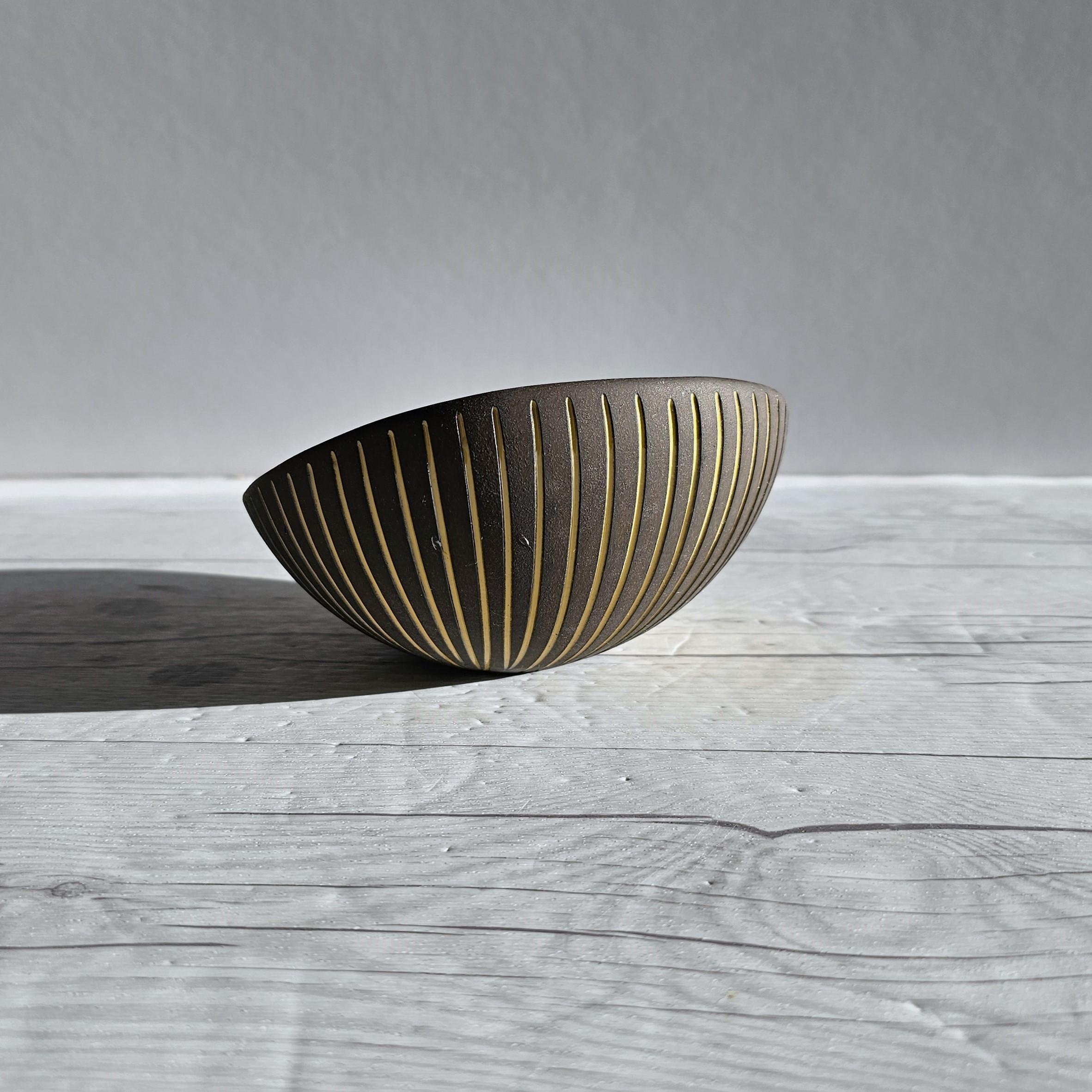 Hjordis Oldfors for Upsala Ekeby, 1954 'Kokos' Series, Modernist Sculptural Dish In Good Condition For Sale In Frome, GB