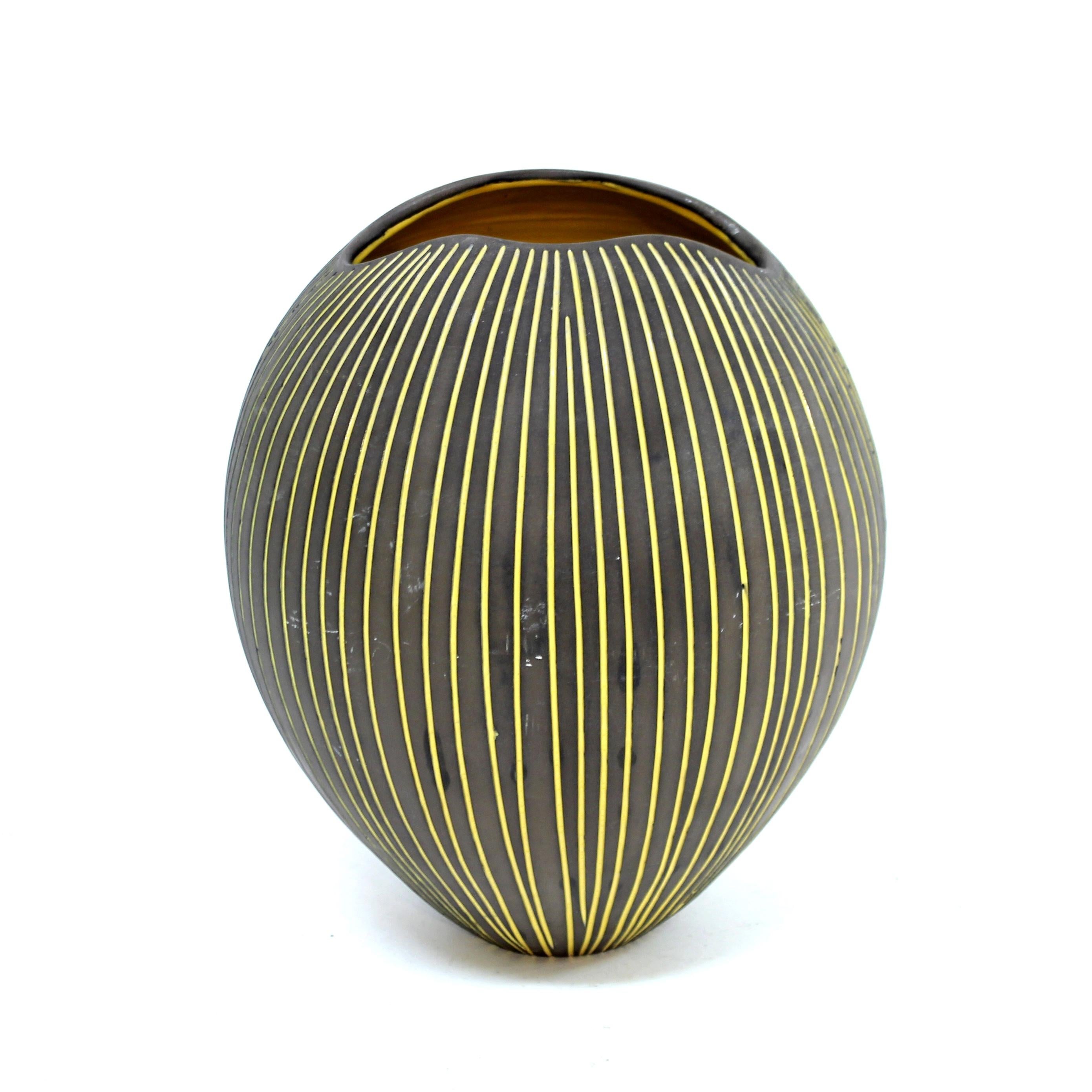 Svedese Hjördis Oldfors, grande vaso in terracotta Kokos, Upsala Ekeby, anni '50 in vendita