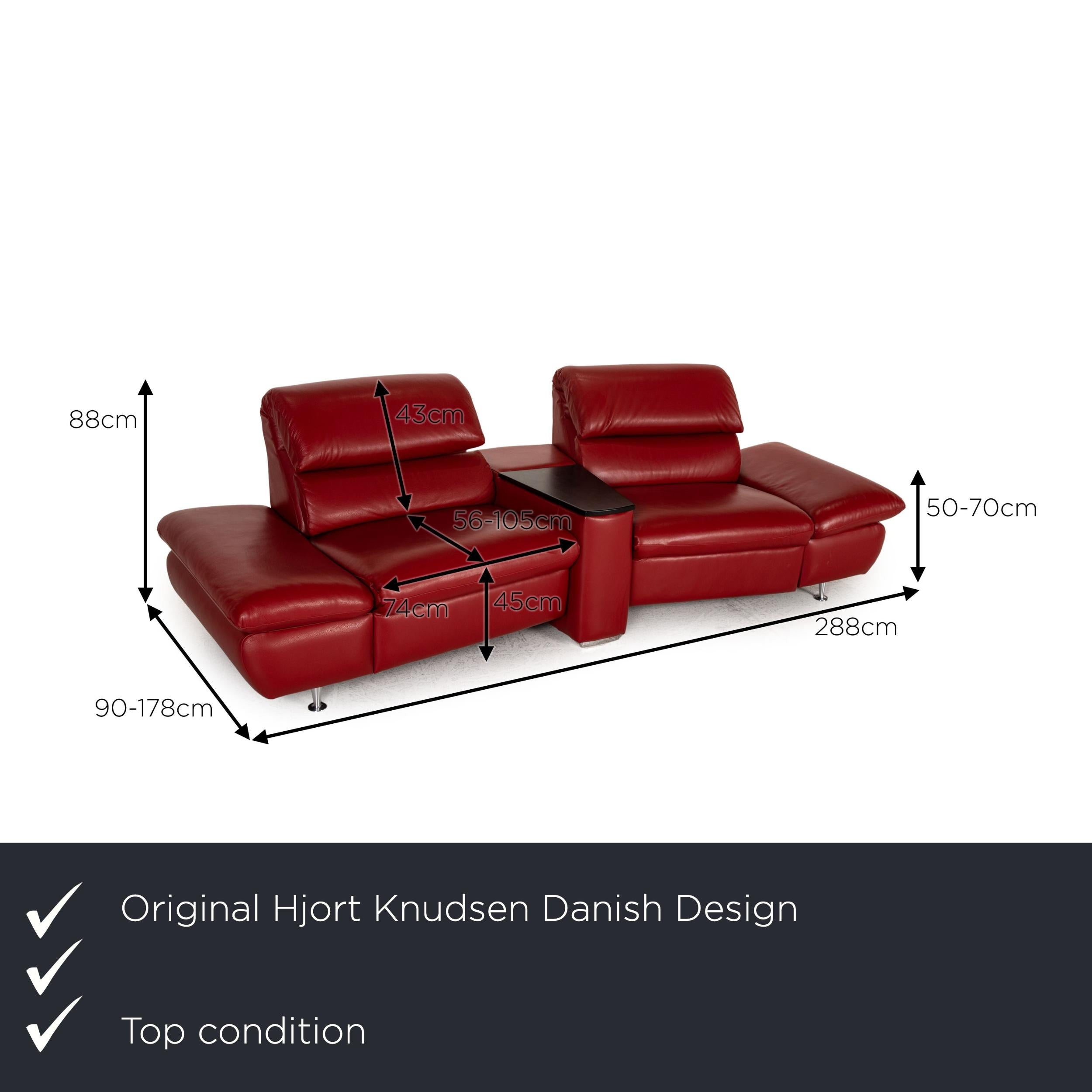 We present to you a Hjort Knudsen Danish design Barbardos leather sofa red two-seater couch.

Product measurements in centimeters:

depth: 90
width: 288
height: 88
seat height: 45
rest height: 50
seat depth: 56
seat width: 74
back height: