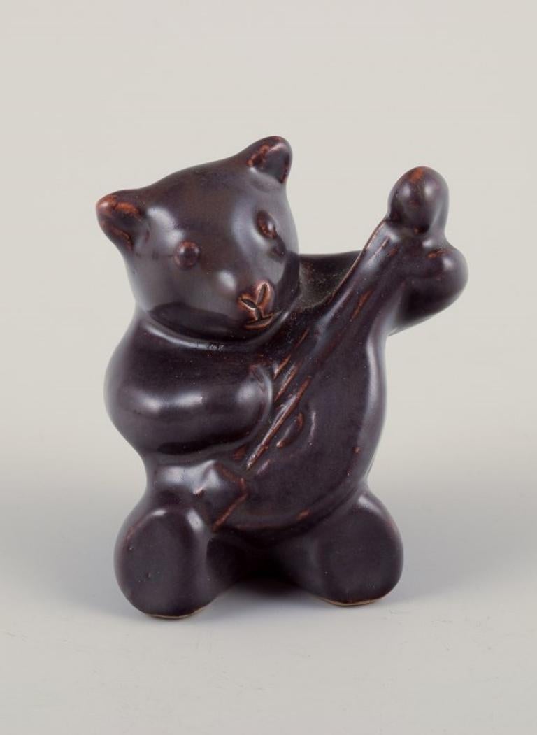 Hjorth, Bornholm.
Three bear musicians in stoneware.
Brown glaze. Handmade.
Mid 1900s.
Marked.
In perfect condition.
Dimensions: H 6.0 cm. x W 5.0 cm.




