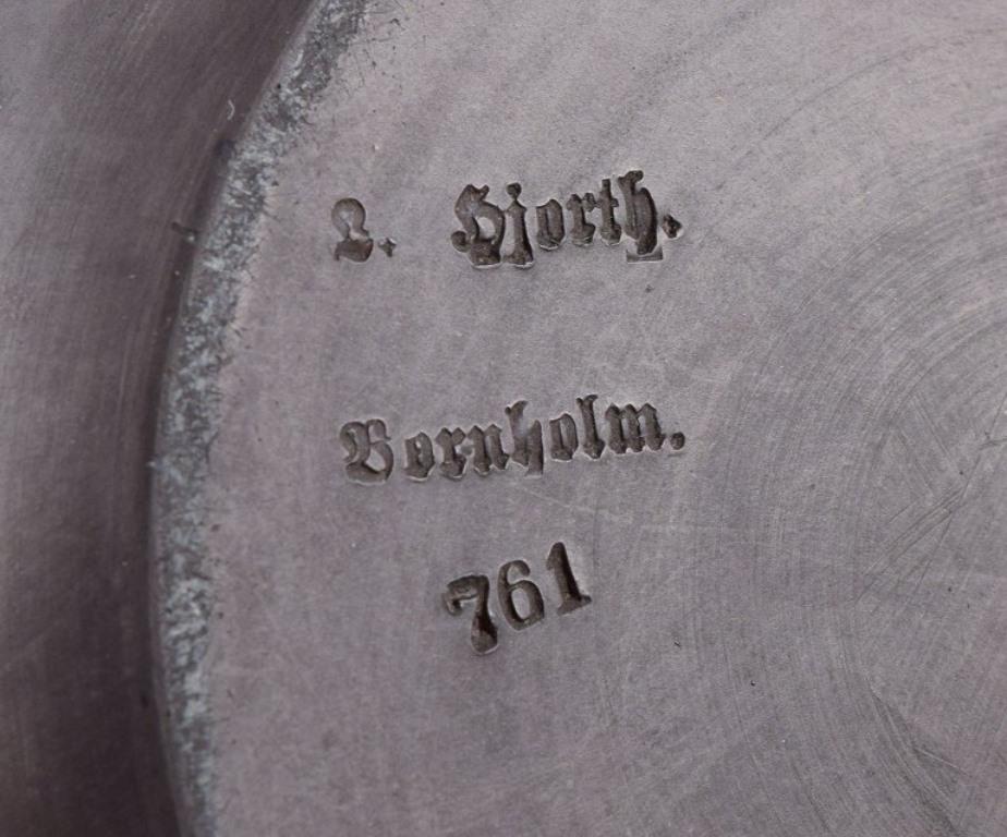 Hjorth, Bornholm. Due bellissimi vasi e una ciotola in terracotta nera. in vendita 1