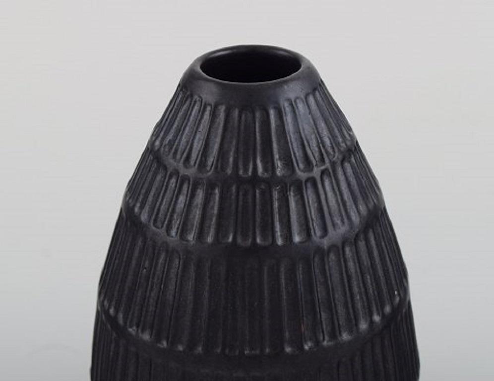 Hjorth, Bornholm. Vase in glazed ceramics, mid-20th century.
Measures: 13.5 x 9.5 cm.
In excellent condition.
Stamped.