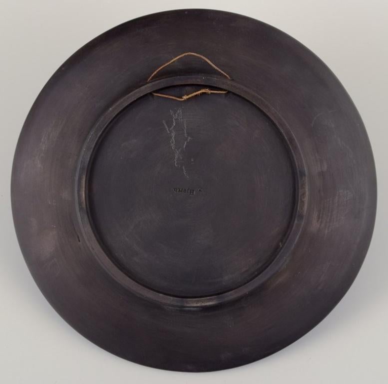 Hjorth, Bornholm. Relieve mural y jarra con tapa de terracota negra. Glaseado en venta