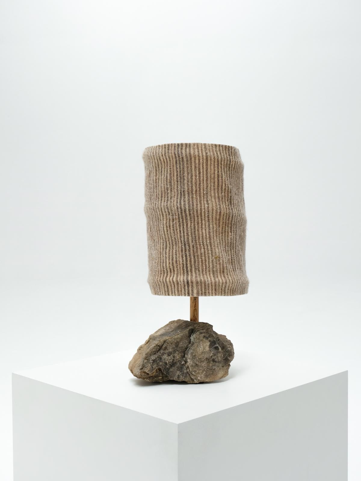 Hjra Table Lamp, Handspun and Handwoven wool lampshade, Made of Rock and Reed In New Condition For Sale In Marseille, FR