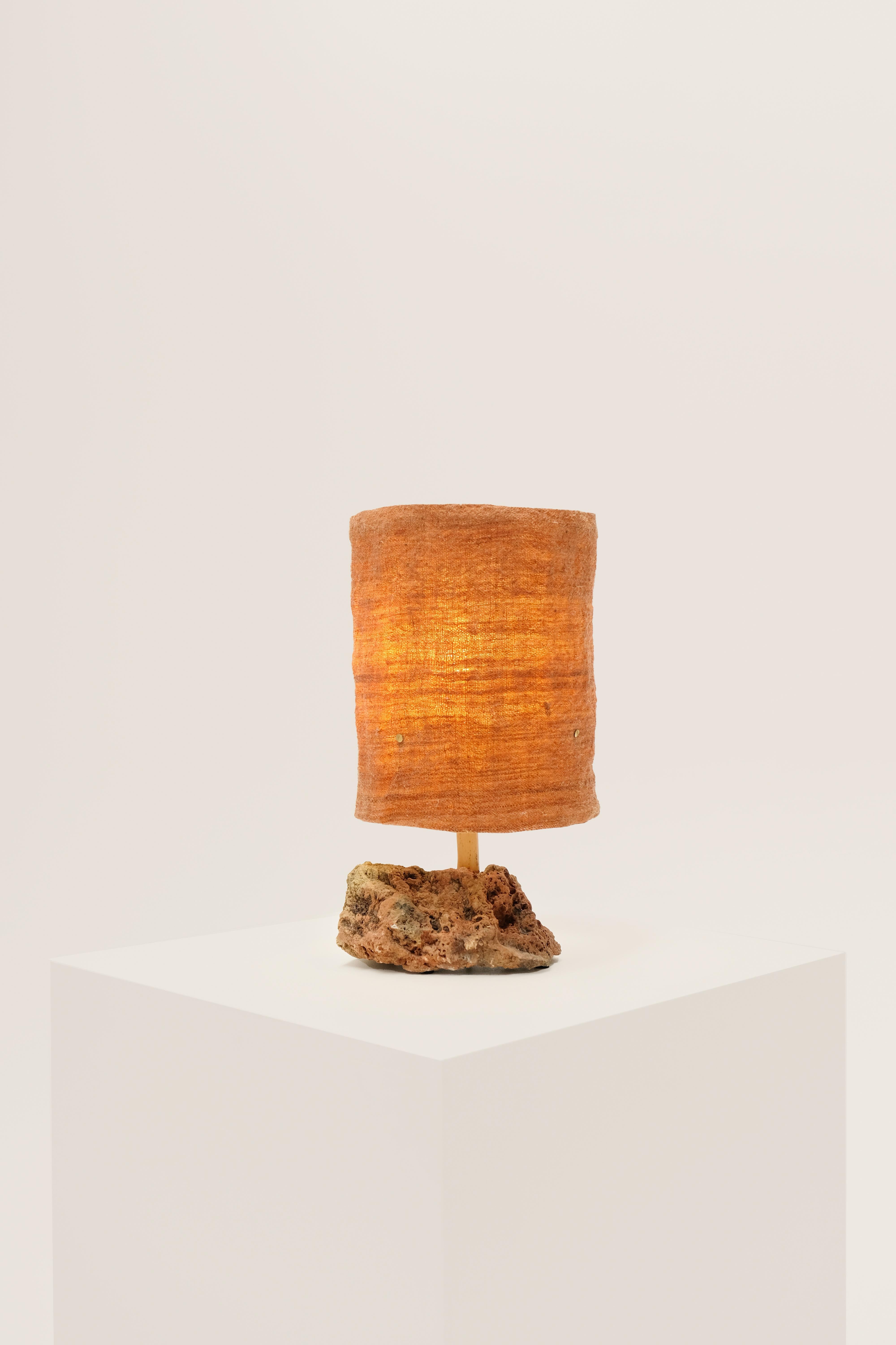 Hjra Table Lamp, Handspun and Handwoven wool lampshade, Made of Rock and Reed For Sale 10