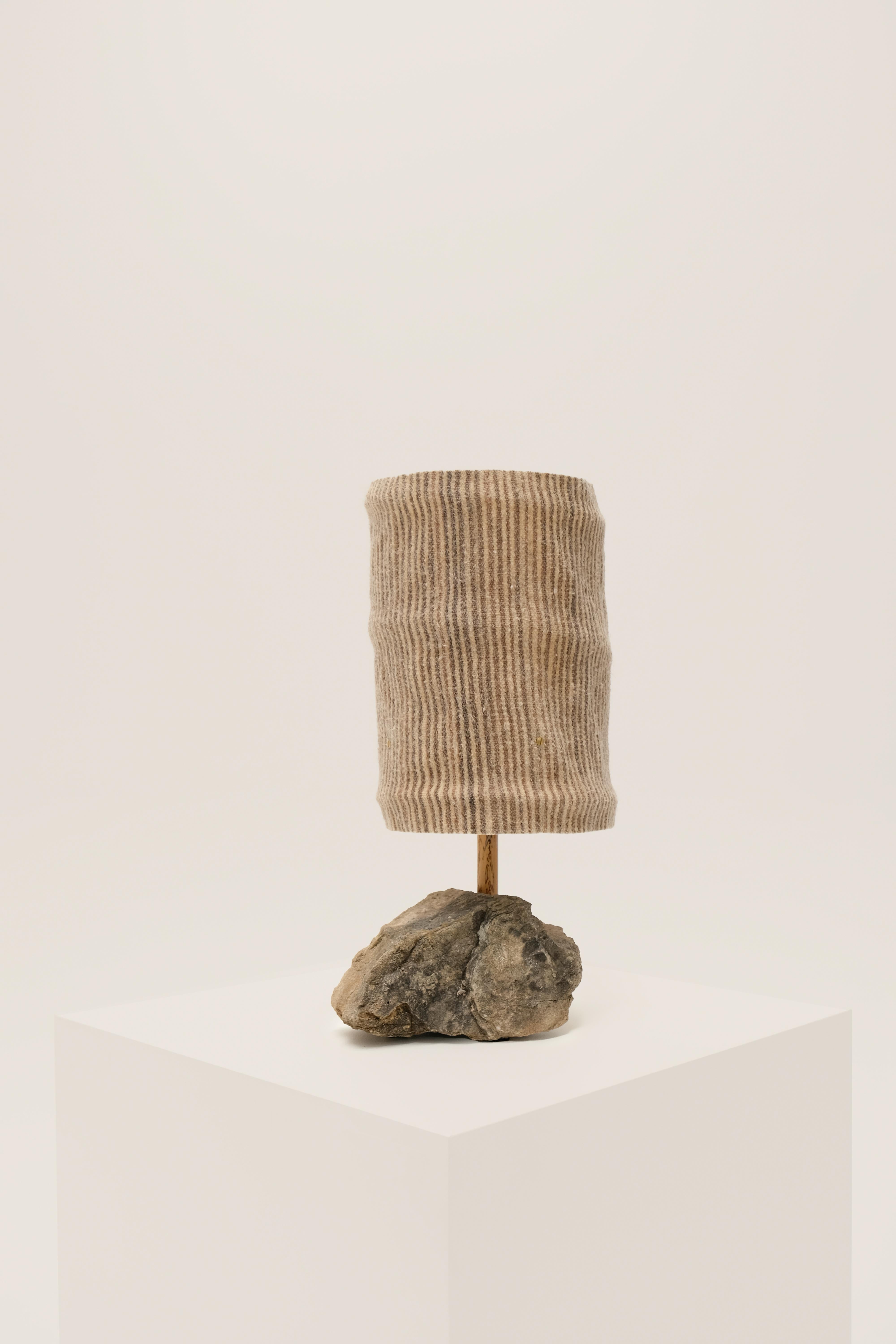 Hjra Table Lamp, Handspun and Handwoven wool lampshade, Made of Rock and Reed For Sale 11